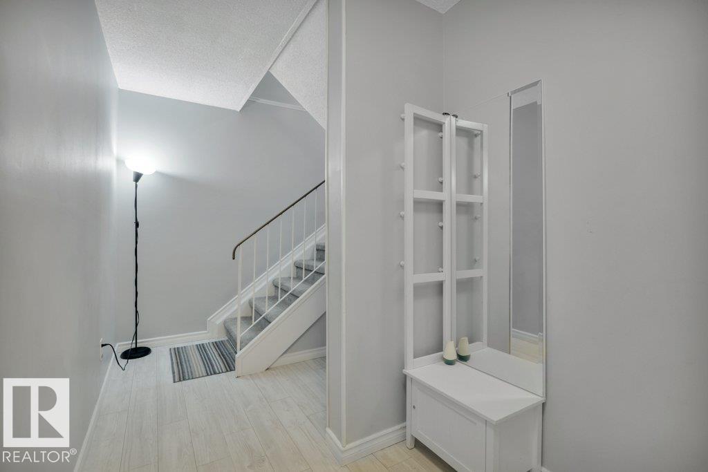 Photo 4 at 322 Willow Court NW, Lymburn, Edmonton