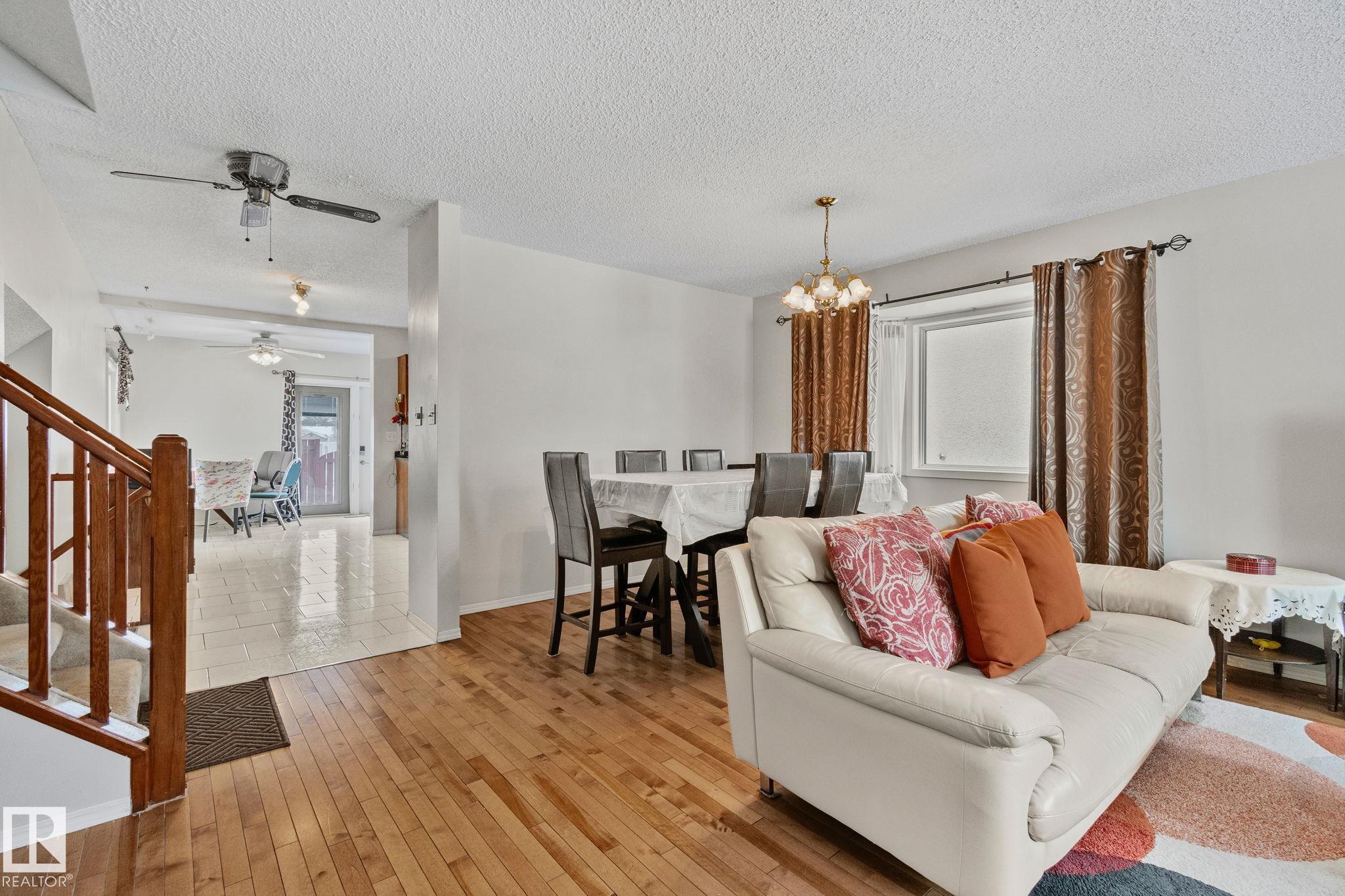 Photo 2 at 17523 95 Street NW, Lago Lindo, Edmonton