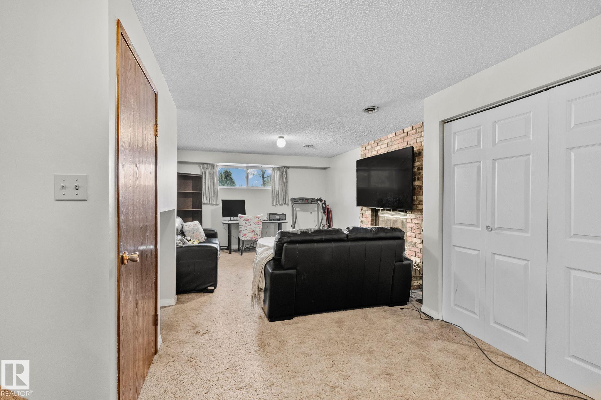 Photo 13 at 17523 95 Street NW, Lago Lindo, Edmonton