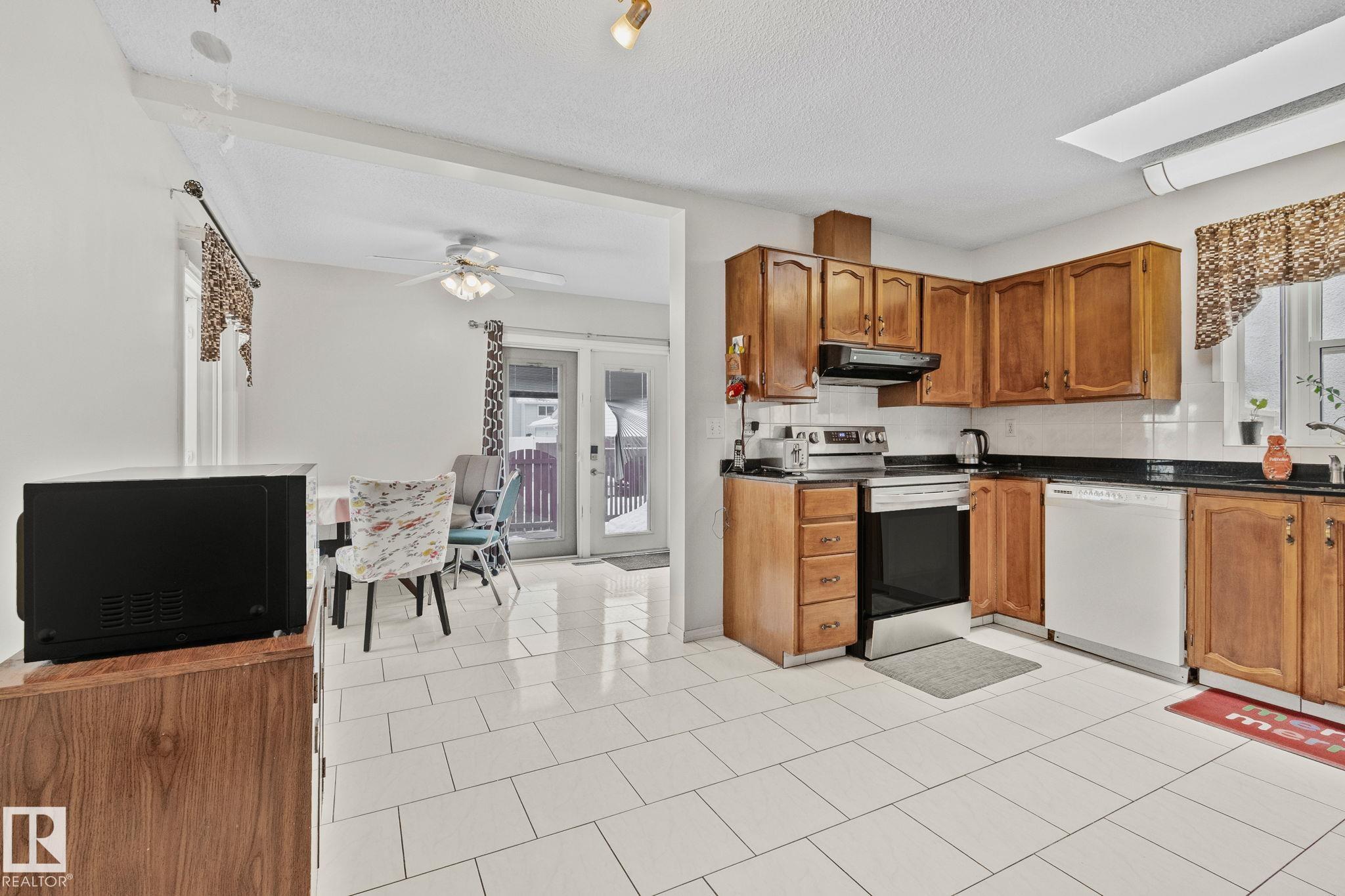 Photo 6 at 17523 95 Street NW, Lago Lindo, Edmonton