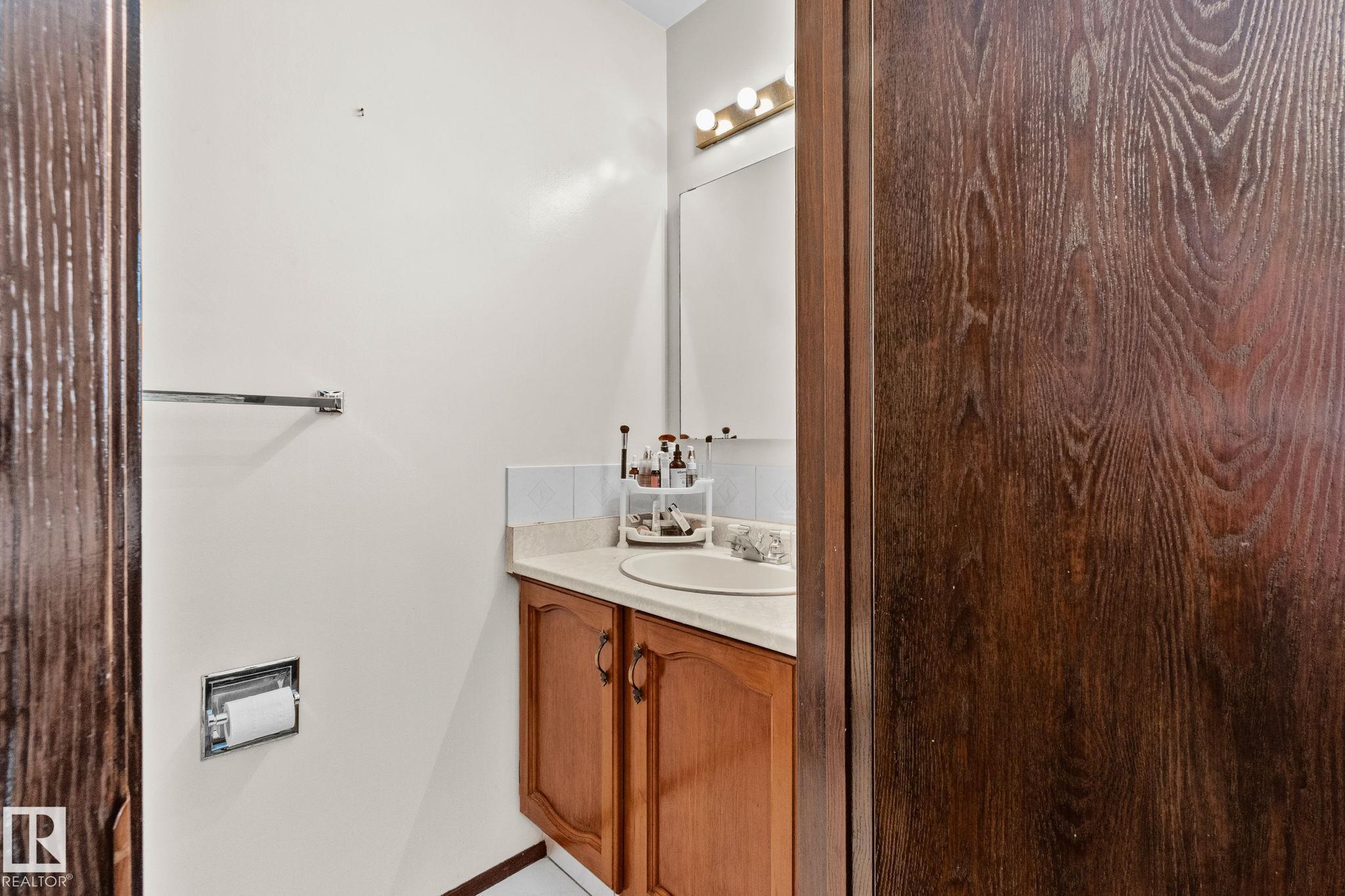 Photo 8 at 17523 95 Street NW, Lago Lindo, Edmonton