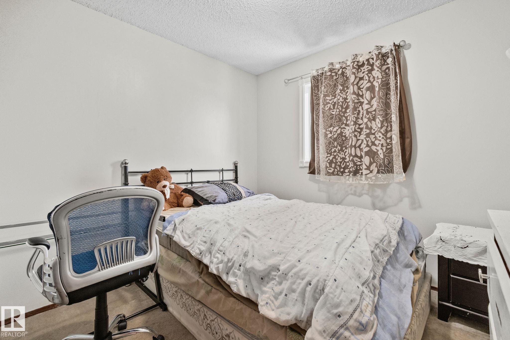 Photo 10 at 17523 95 Street NW, Lago Lindo, Edmonton