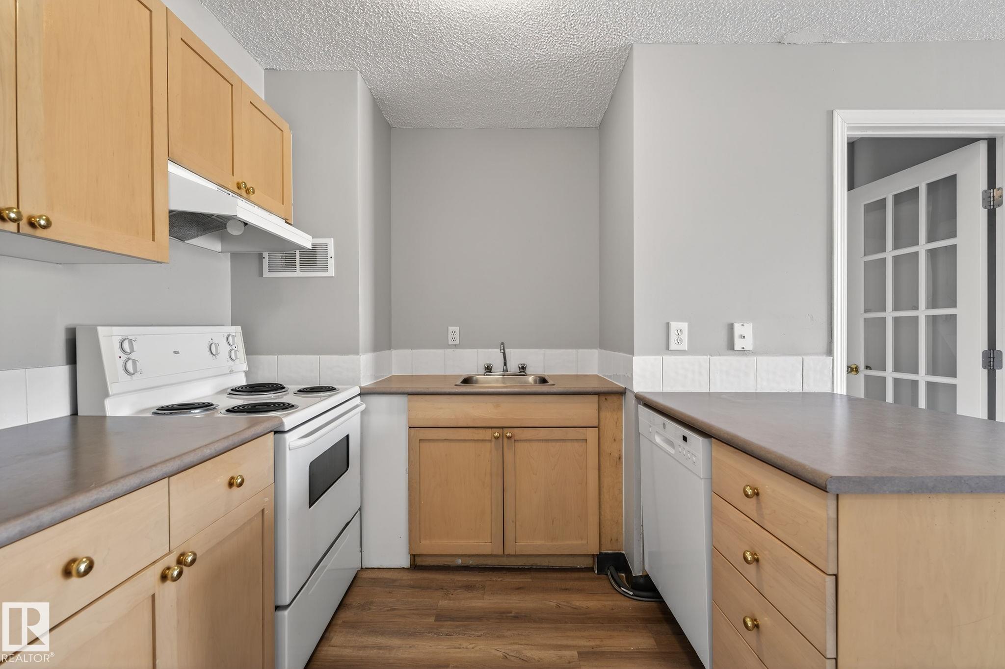 Photo 3 at 309 - 9730 106 Street NW, Downtown, Edmonton