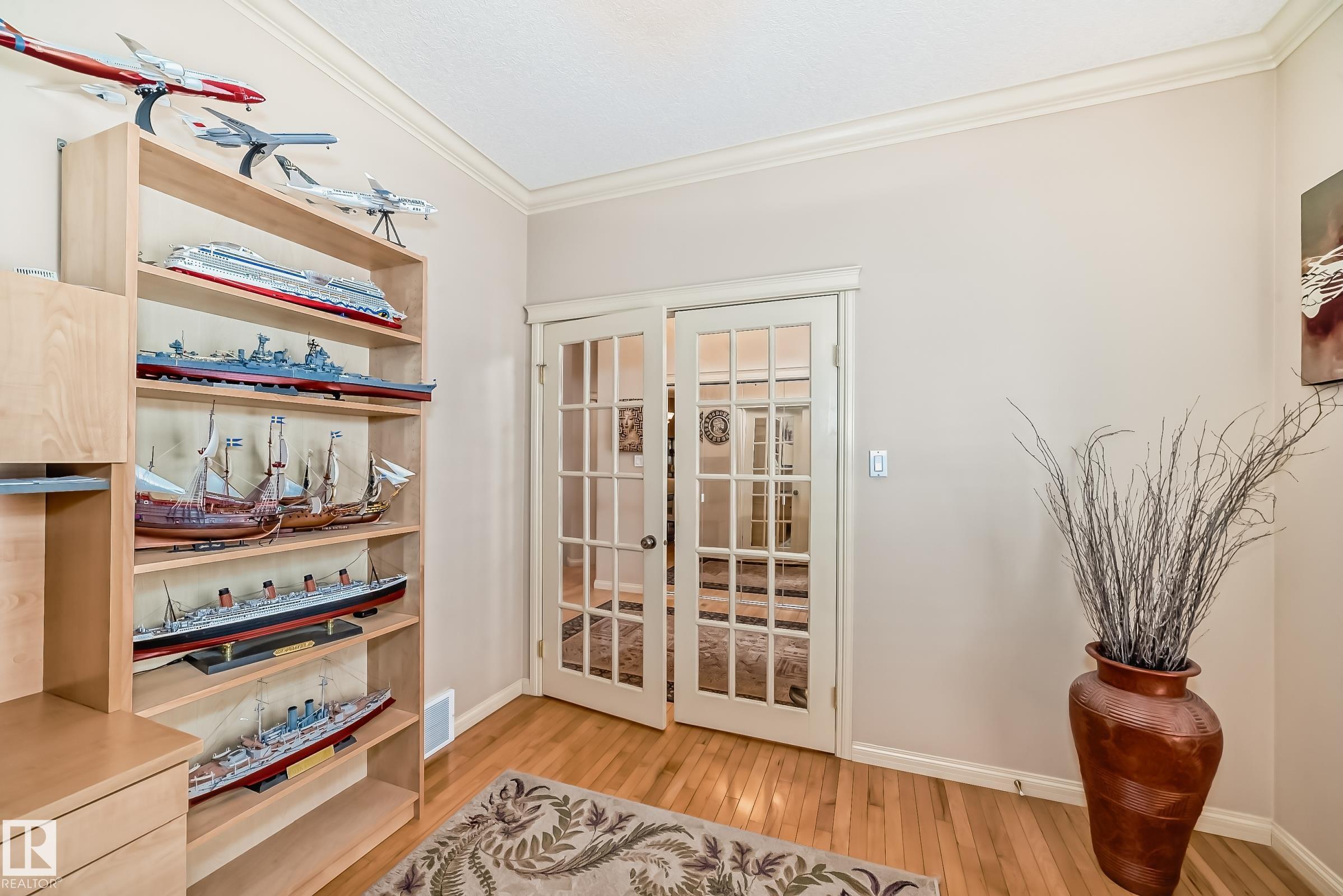 Photo 10 at 241 Darlington Crescent NW, Donsdale, Edmonton