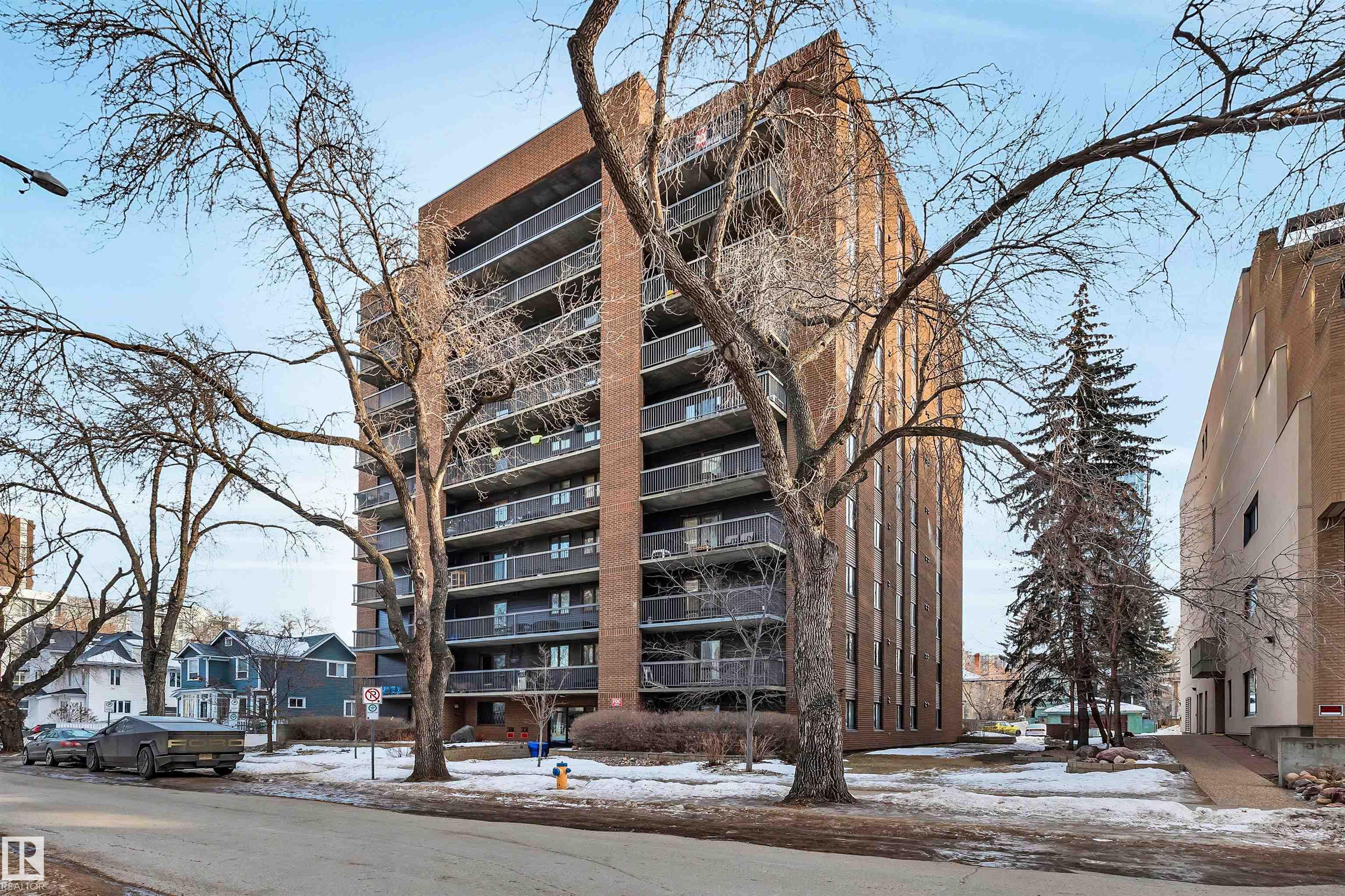 402 - 9929 113 Street NW, Wîhkwêntôwin, Edmonton 2