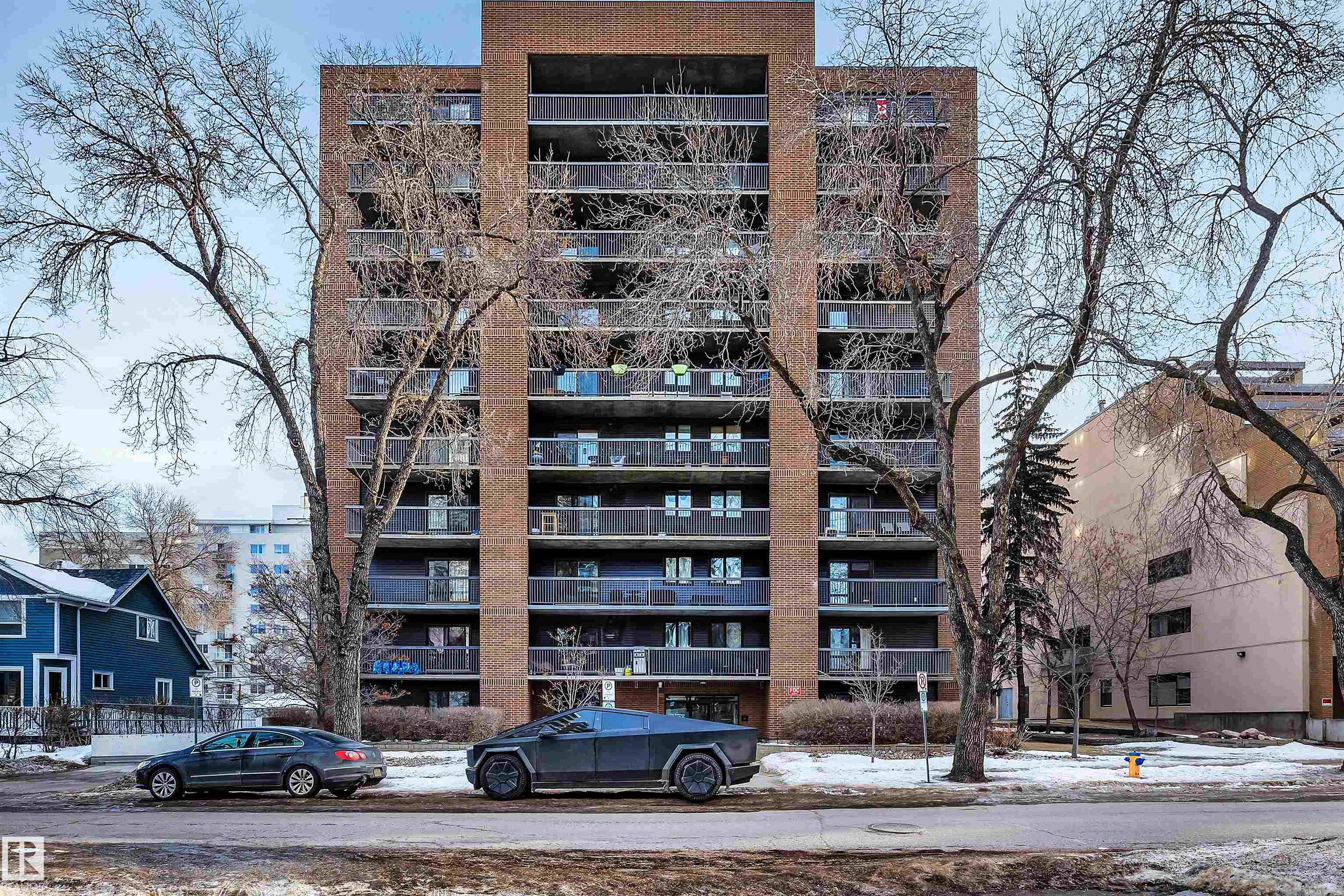 Photo 2 at 402 - 9929 113 Street NW, Wîhkwêntôwin, Edmonton