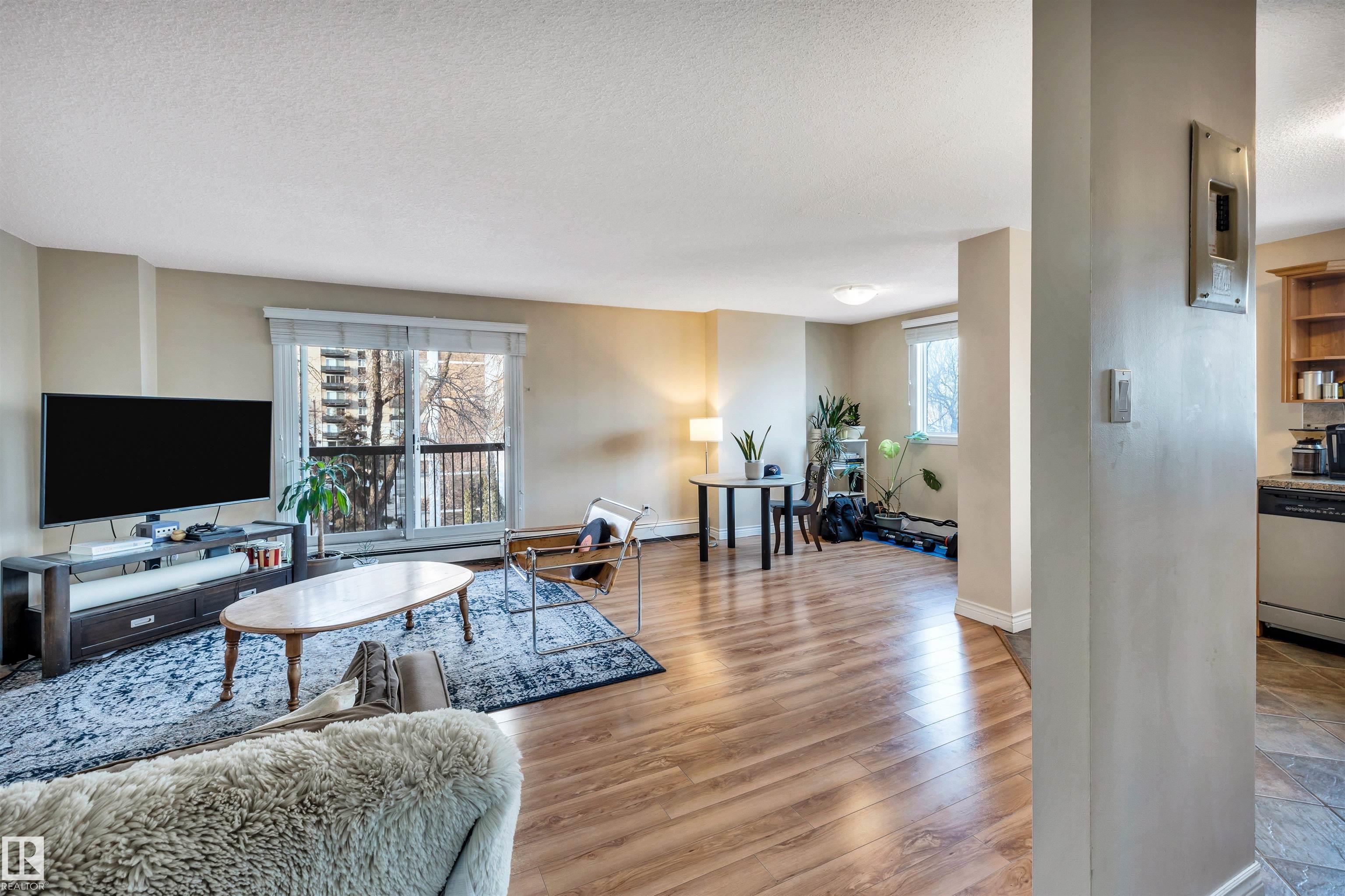 Photo 9 at 402 - 9929 113 Street NW, Wîhkwêntôwin, Edmonton