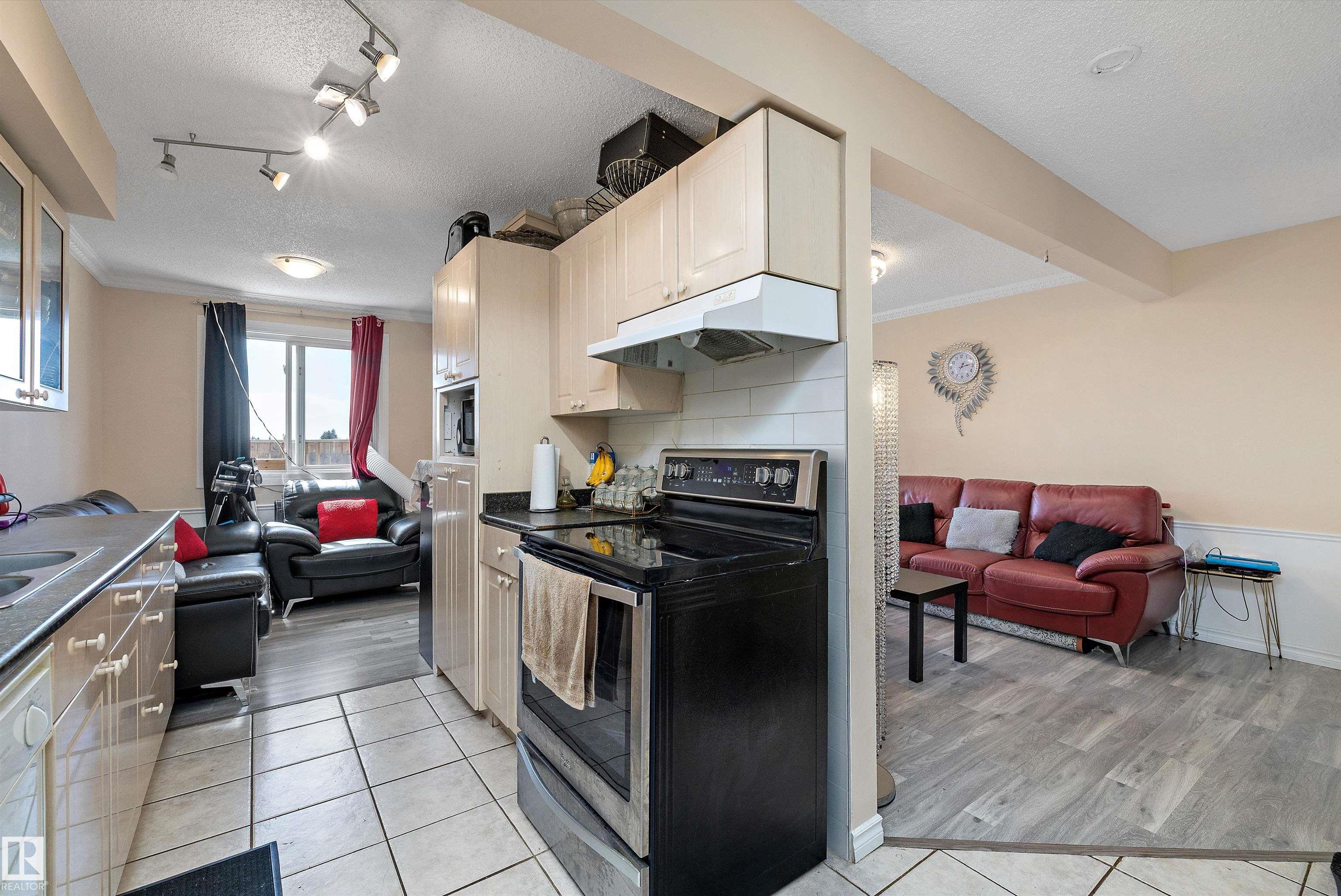 Photo 10 at 127 Cornell Court NW, Kilkenny, Edmonton