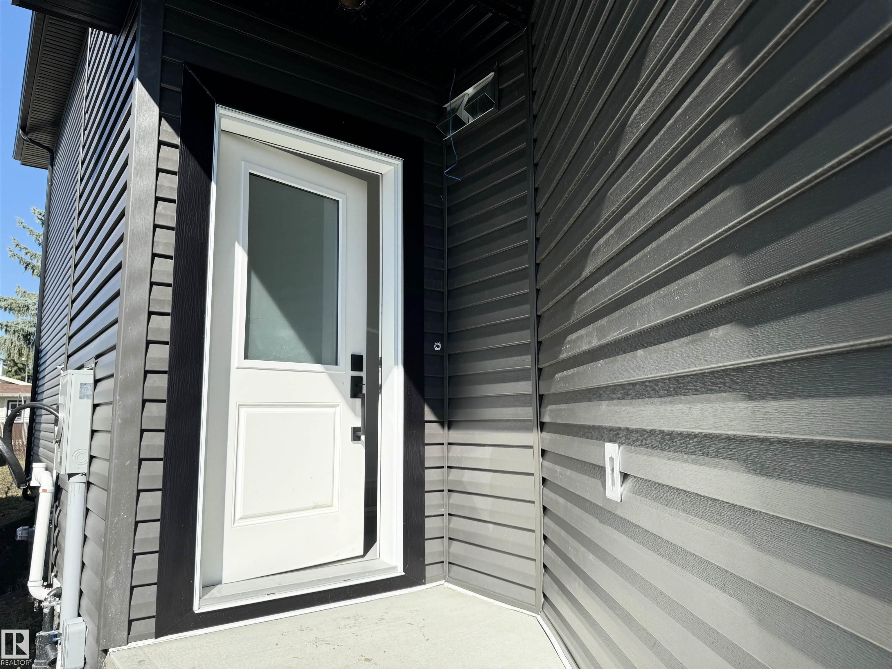 Photo 4 at 1312 35 Street NW, Crawford Plains, Edmonton