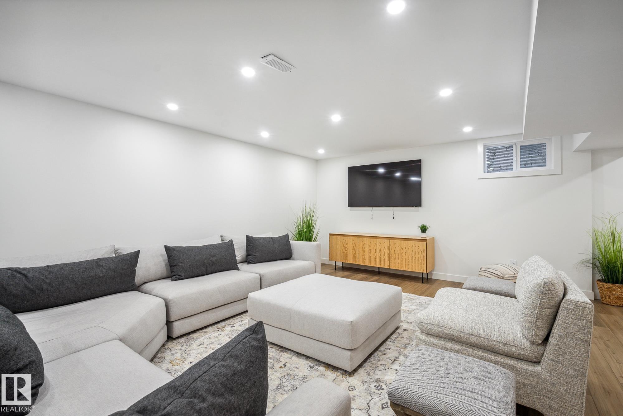 Photo 26 at 14018 100 Avenue NW, Glenora, Edmonton