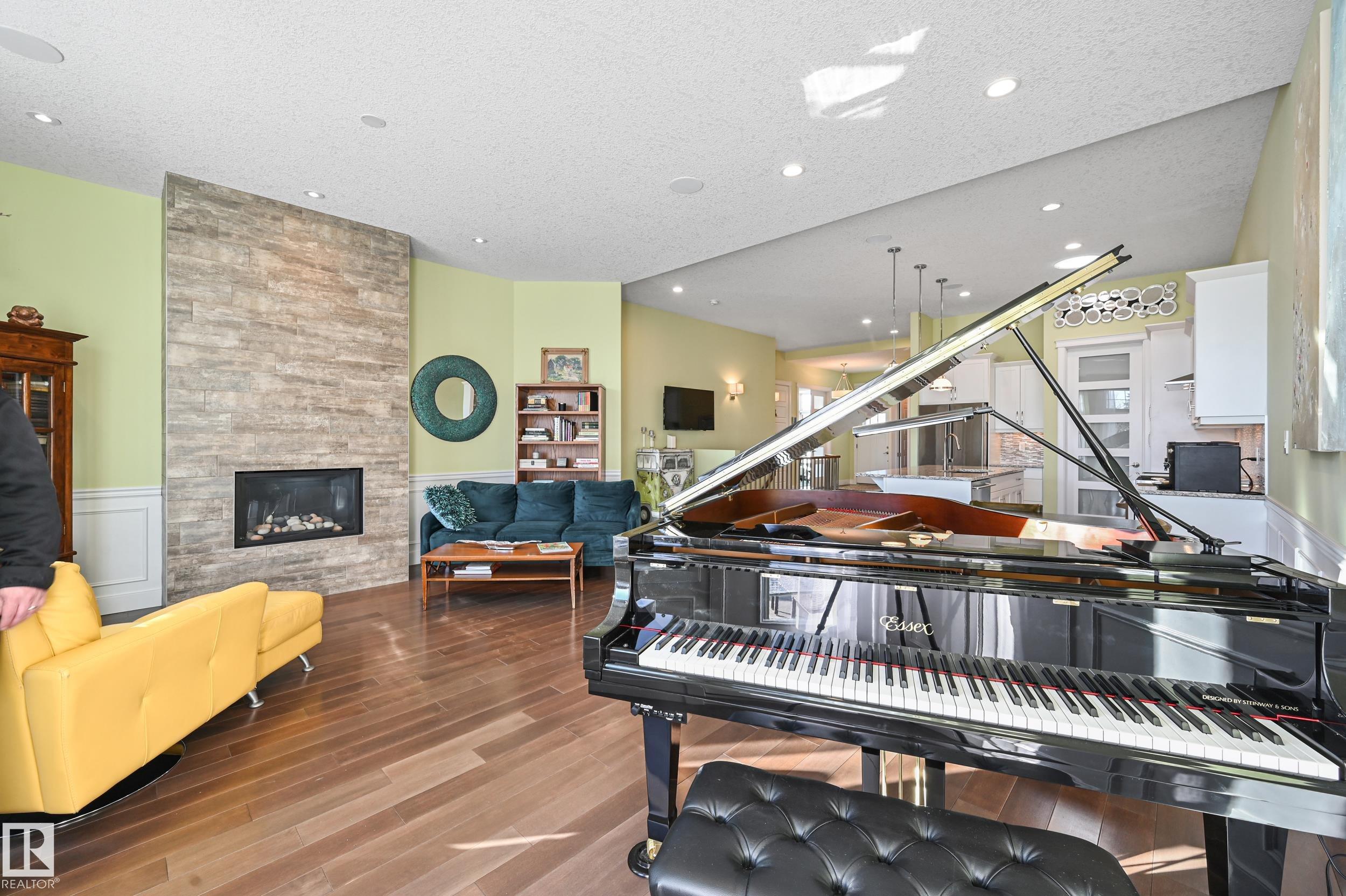 Photo 6 at 1 - 7570 May Common NW, Magrath Heights, Edmonton