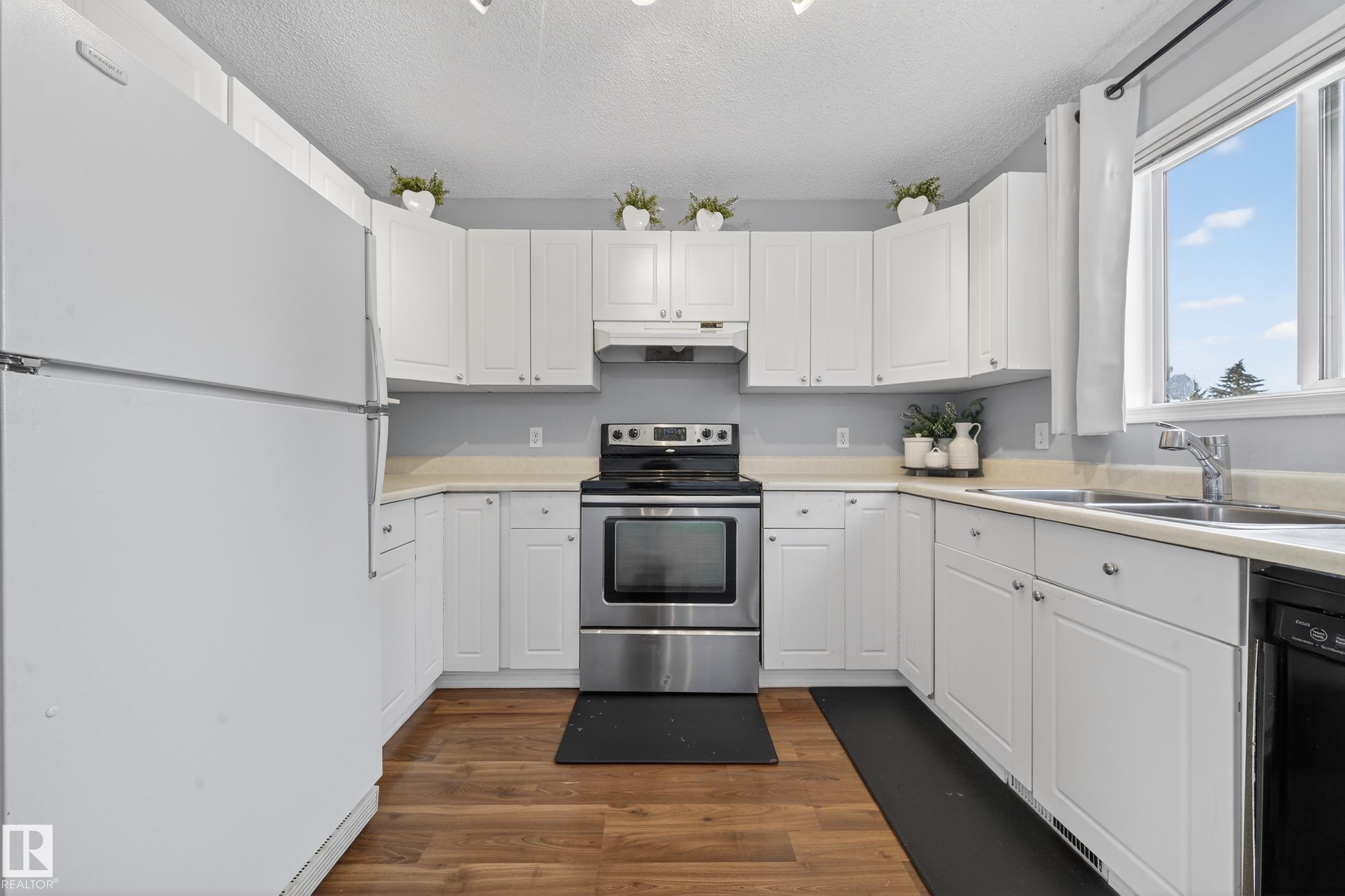 Photo 23 at 207 River point(e) NW, Kernohan, Edmonton