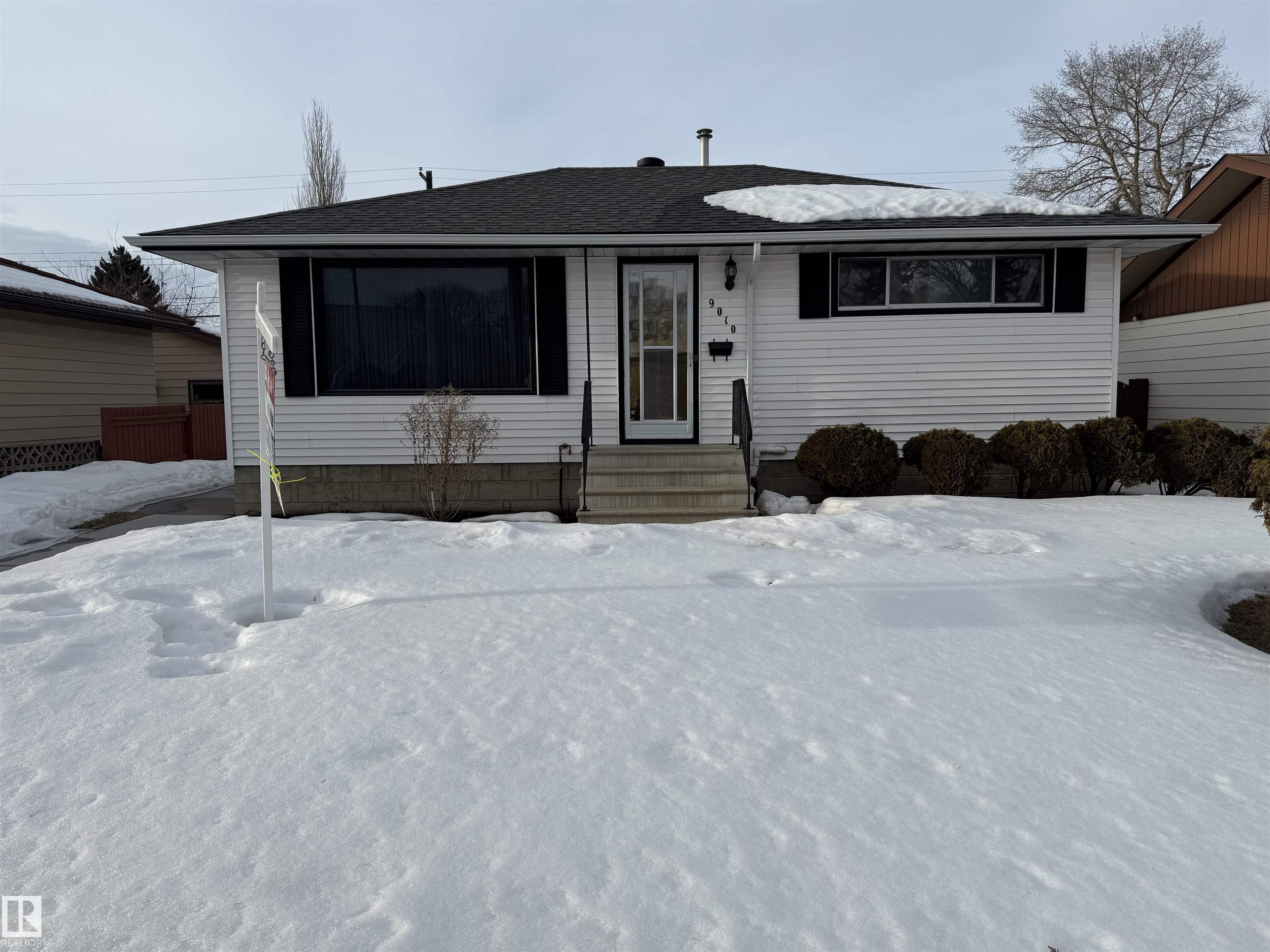 9010 MEADOWLARK RD NW, Edmonton - 2 bedroom Detached Single Family for sale