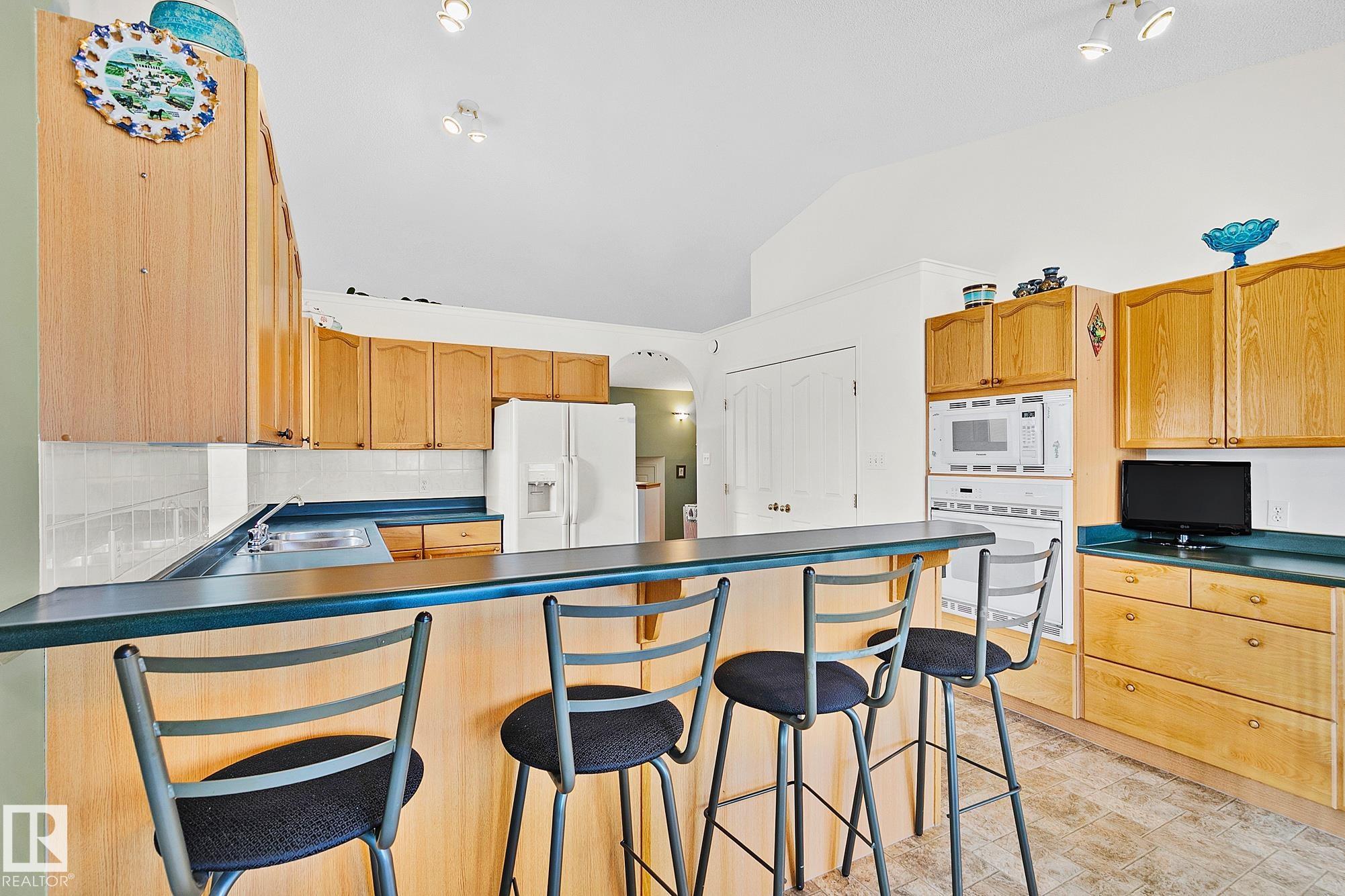 Photo 12 at 2 Creekside Way, Aspen Glen, Spruce Grove