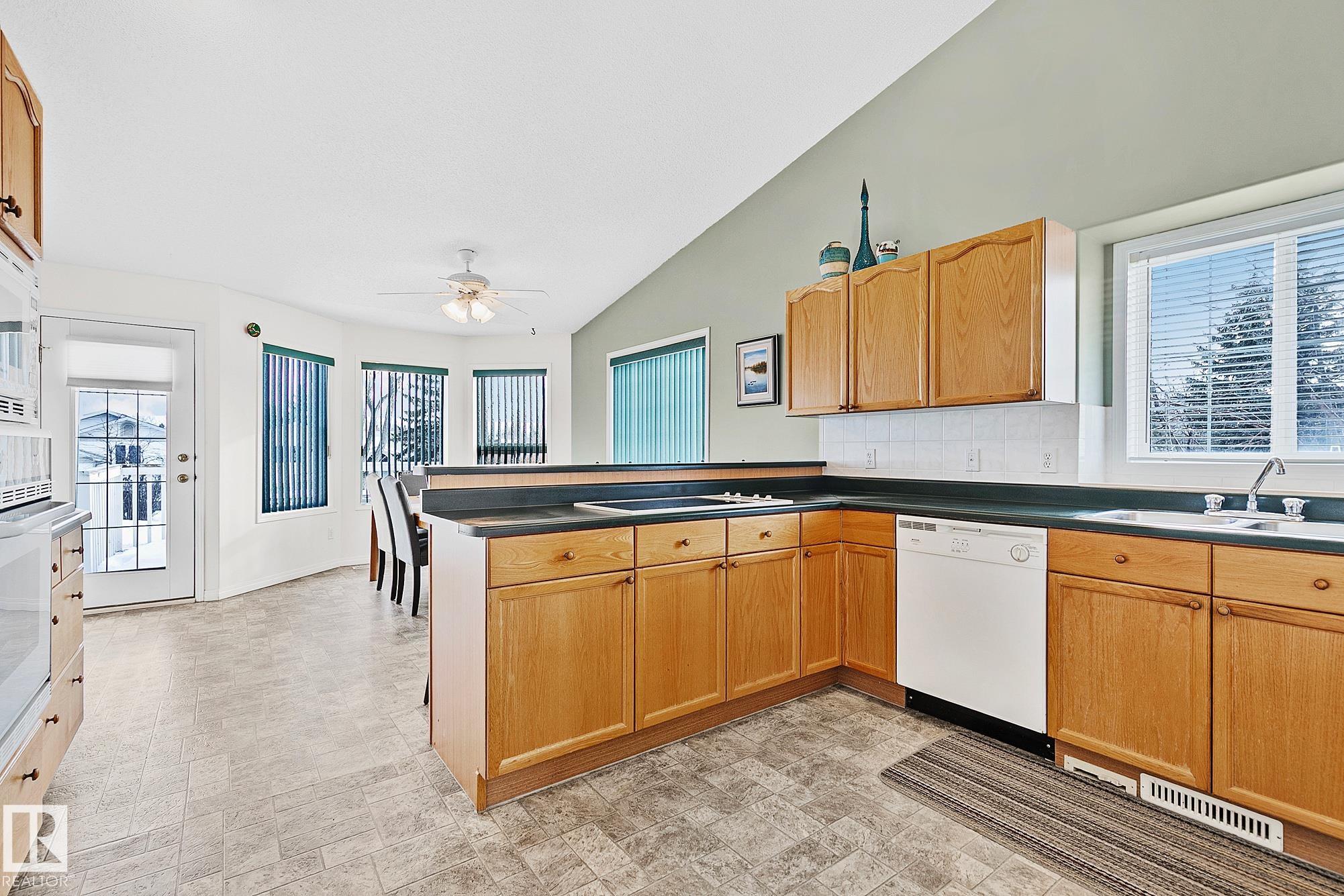 Photo 7 at 2 Creekside Way, Aspen Glen, Spruce Grove