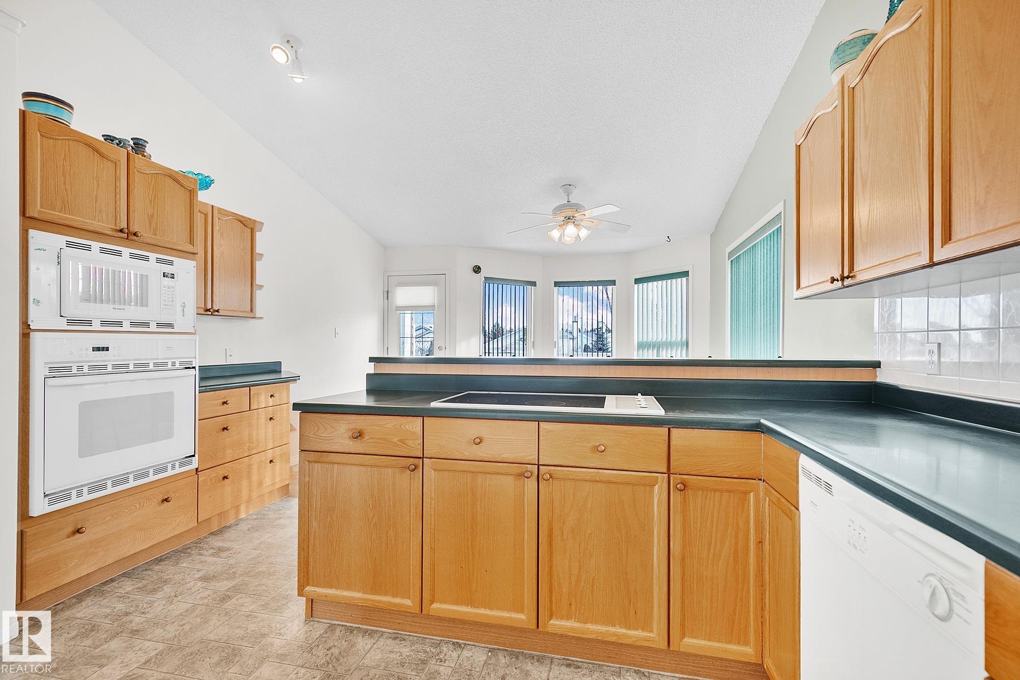 Photo 8 at 2 Creekside Way, Aspen Glen, Spruce Grove