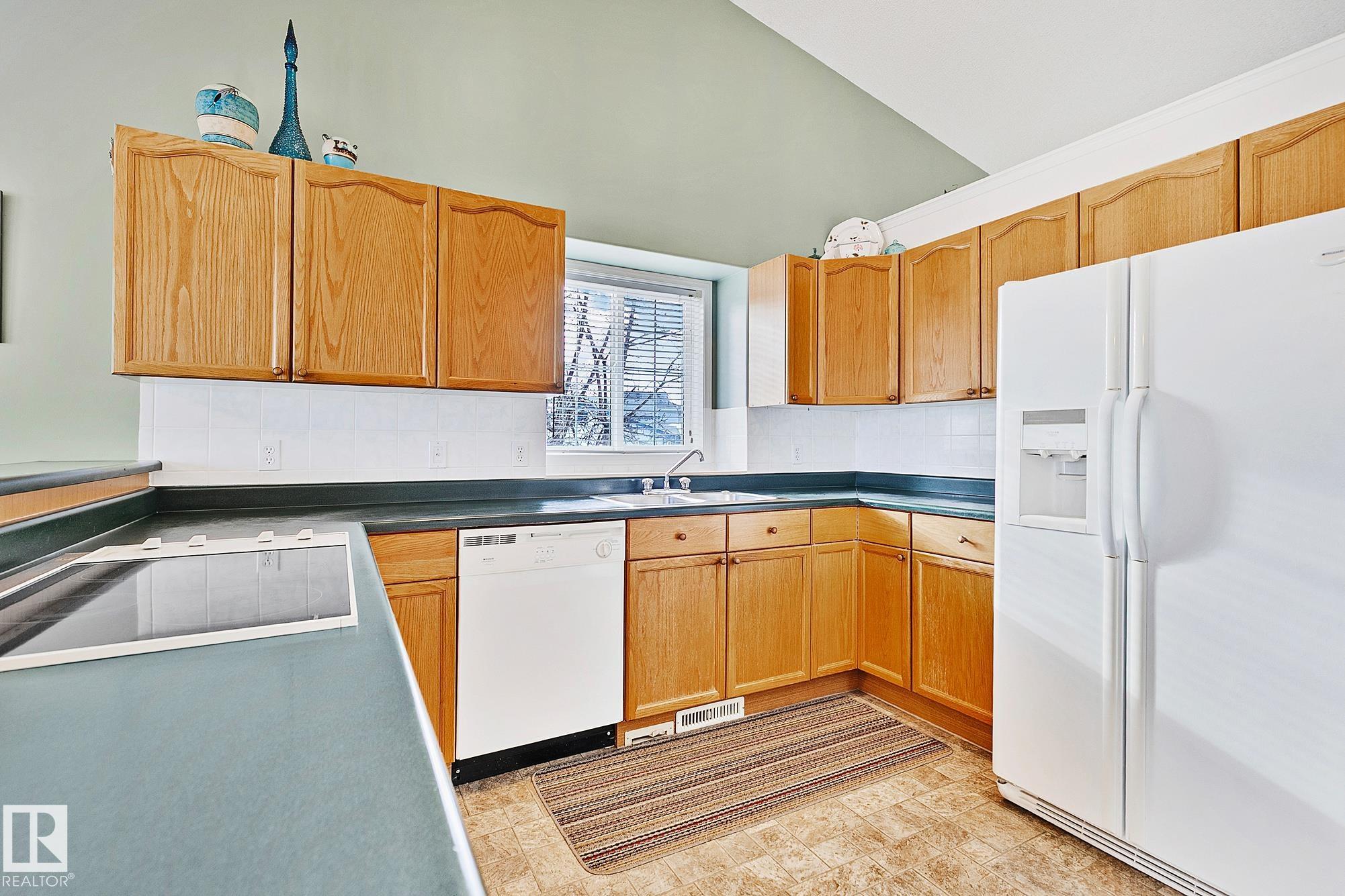 Photo 9 at 2 Creekside Way, Aspen Glen, Spruce Grove