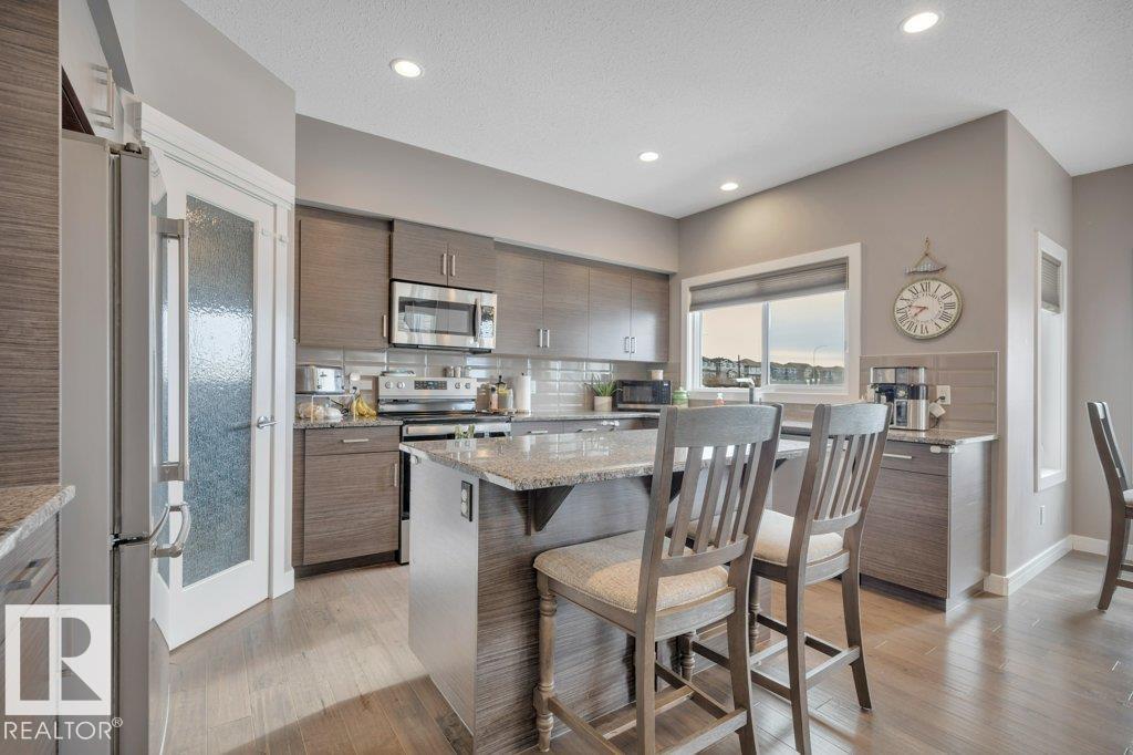 Photo 15 at 45 Sandalwood Place, Suntree, Leduc