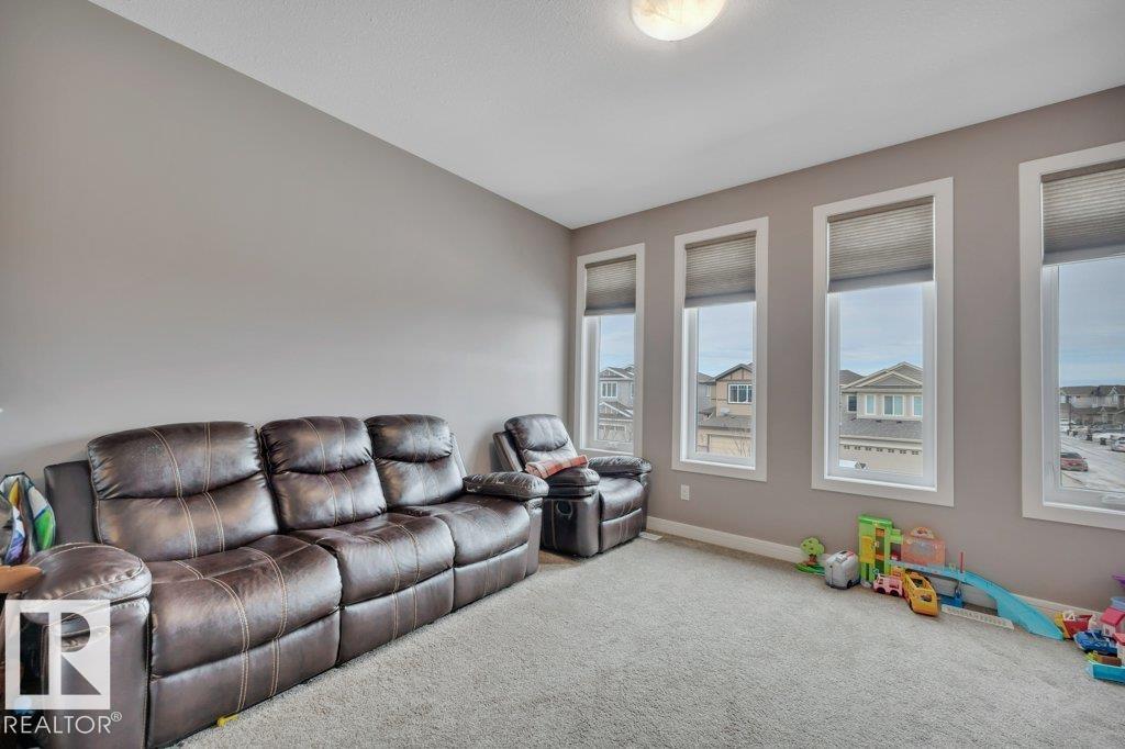 Photo 21 at 45 Sandalwood Place, Suntree, Leduc