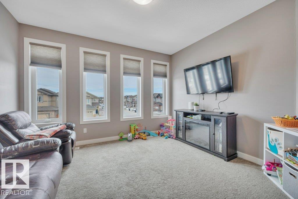 Photo 22 at 45 Sandalwood Place, Suntree, Leduc