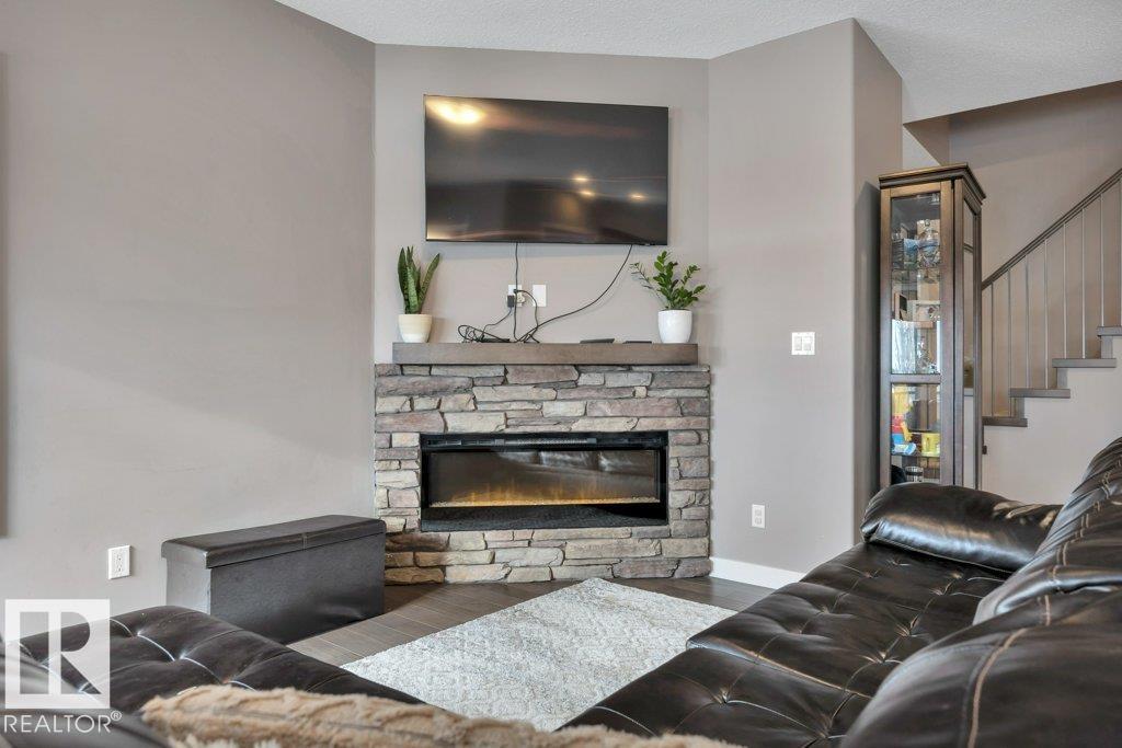 Photo 9 at 45 Sandalwood Place, Suntree, Leduc