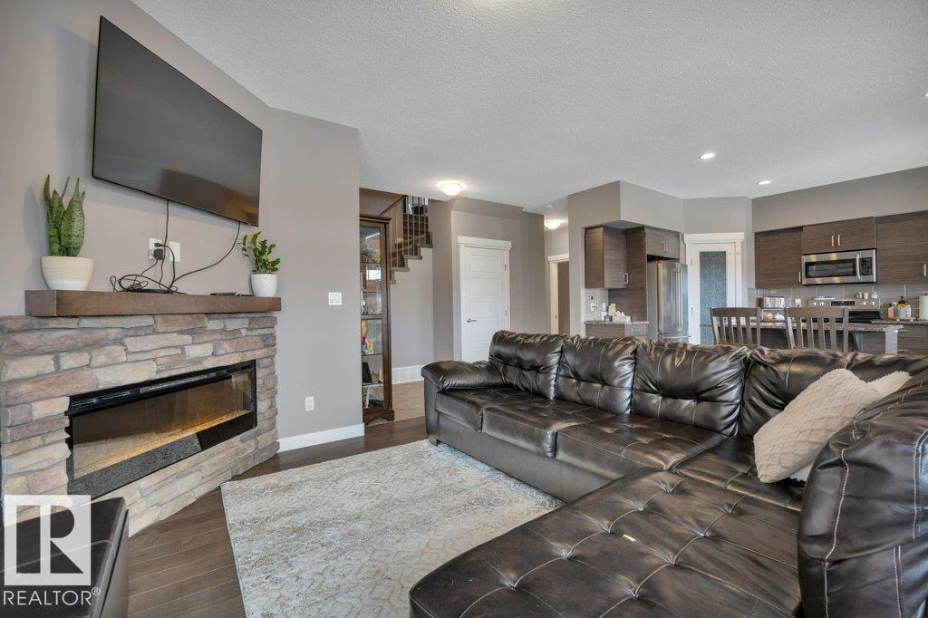 Photo 10 at 45 Sandalwood Place, Suntree, Leduc