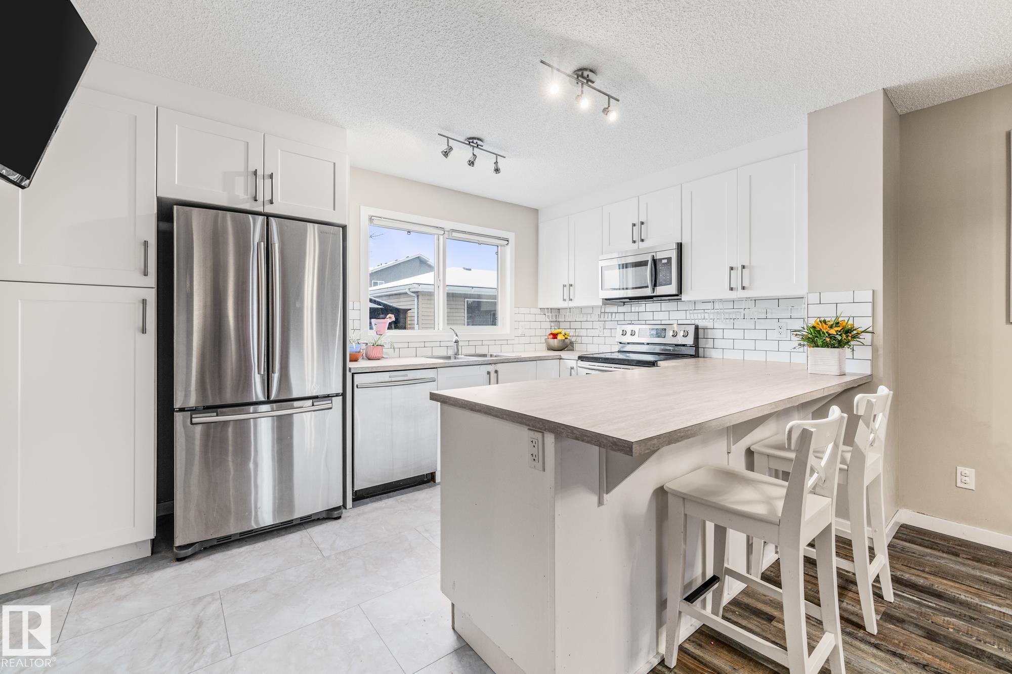 Photo 3 at 384 Charlesworth Drive SW, Charlesworth, Edmonton