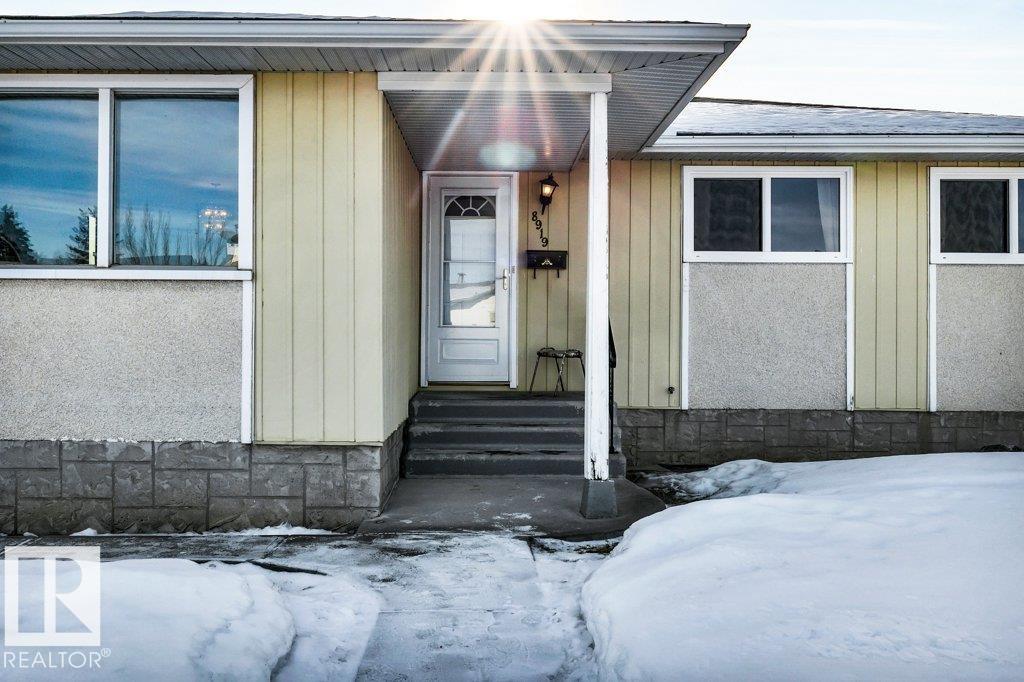 Photo 3 at 8919 152a Avenue NW, Evansdale, Edmonton