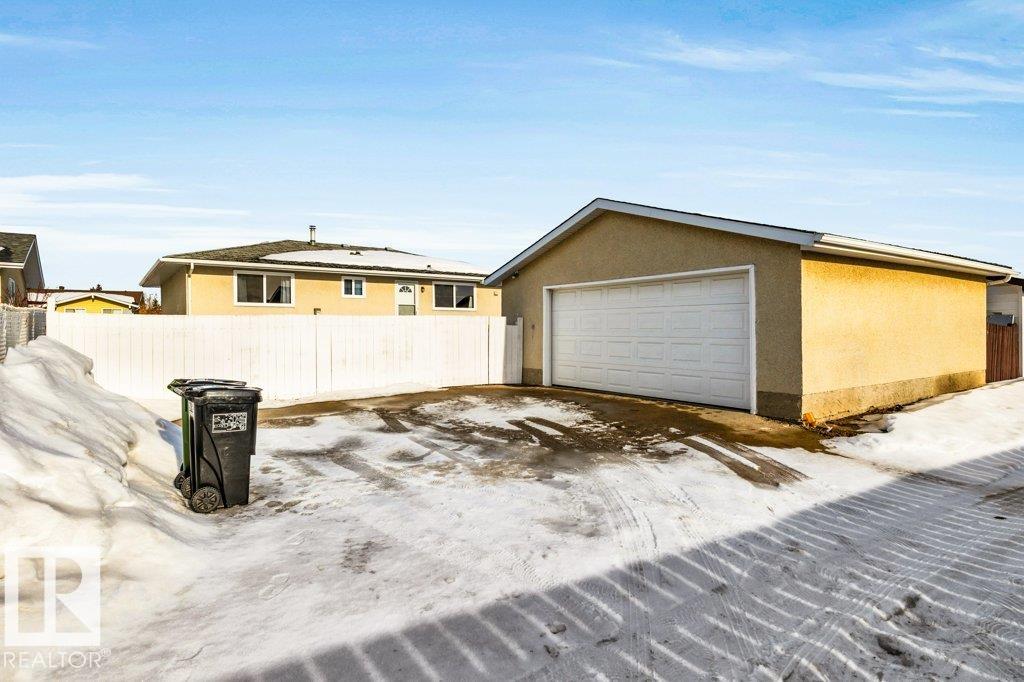 Photo 37 at 8919 152a Avenue NW, Evansdale, Edmonton