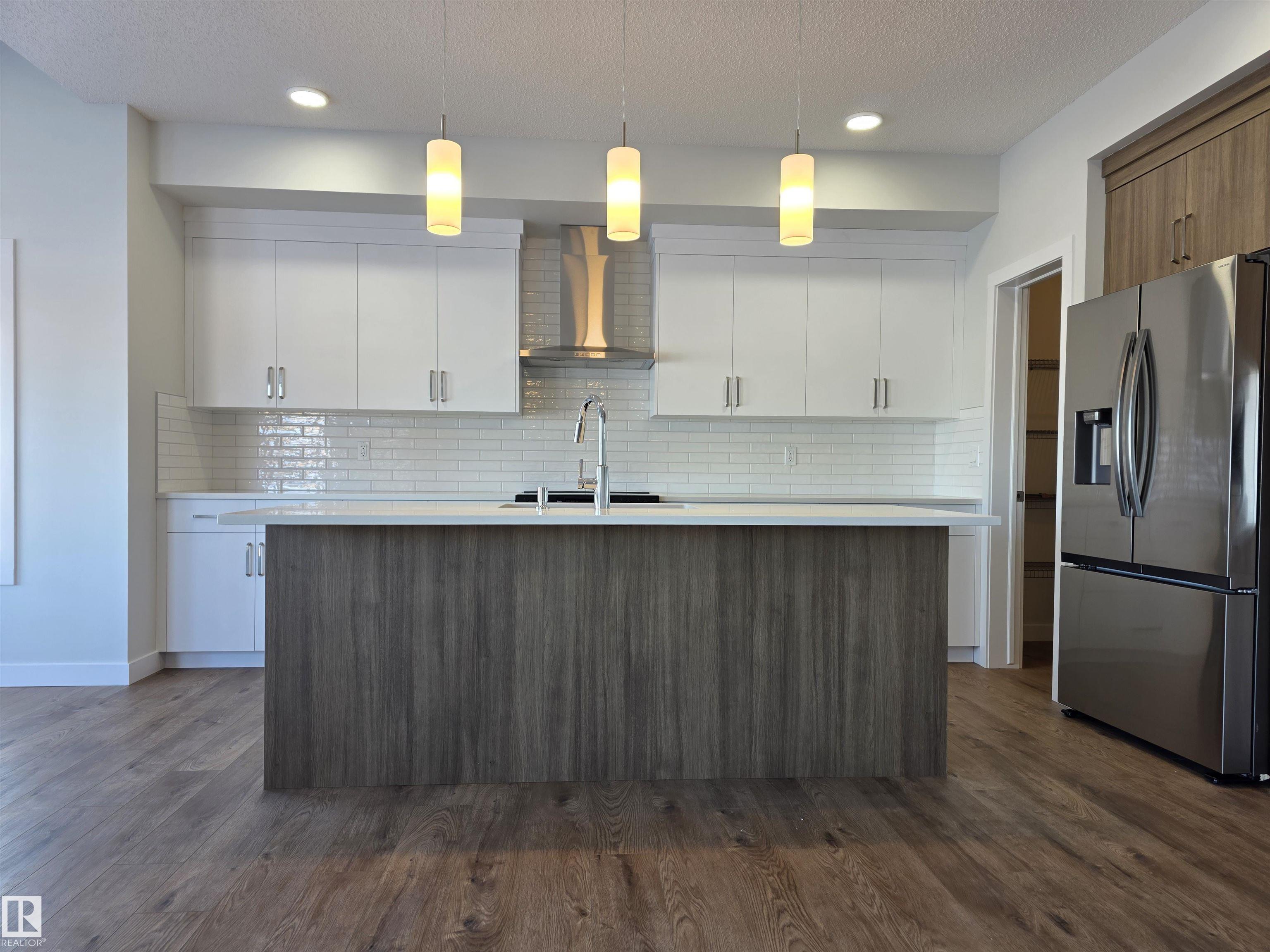 Picture for 19011 20 AV NW