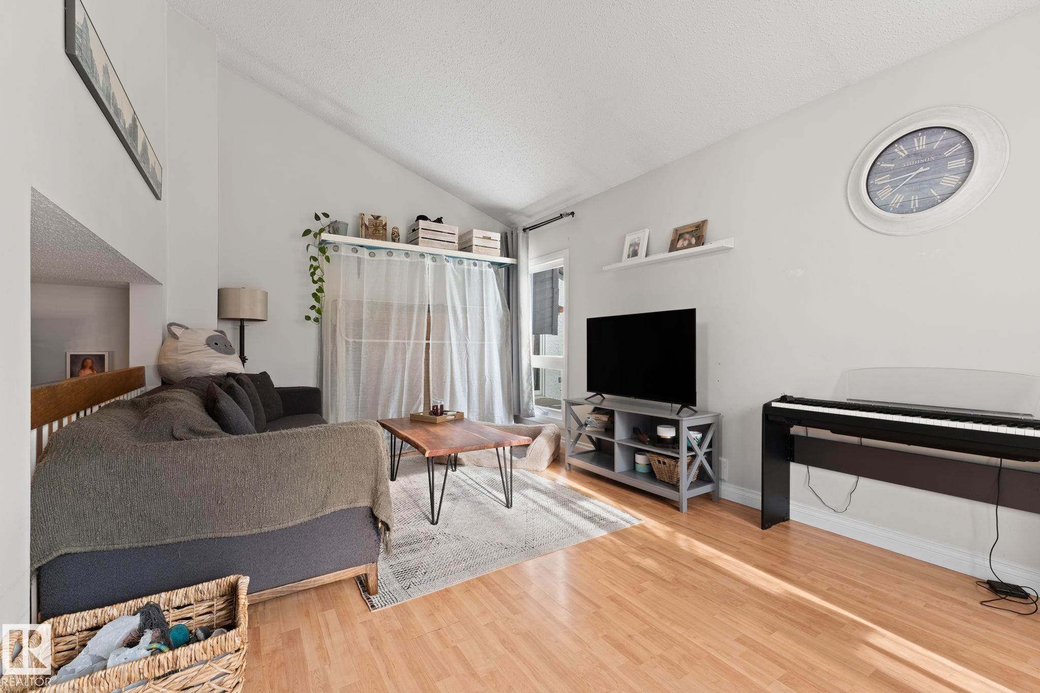 Photo 11 at 6063 35a Avenue NW, Hillview, Edmonton