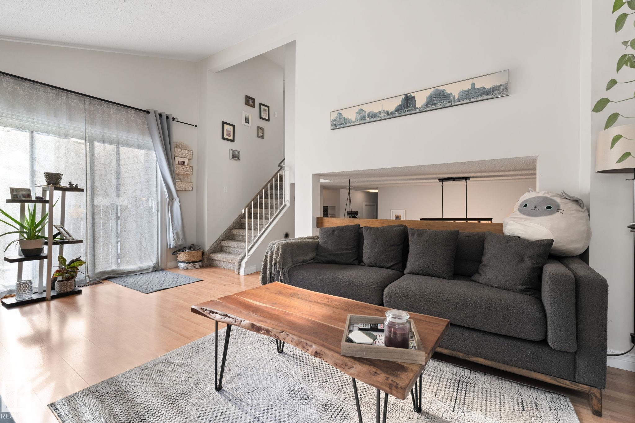 Photo 13 at 6063 35a Avenue NW, Hillview, Edmonton