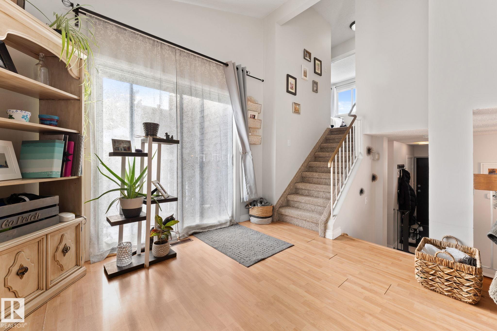 Photo 16 at 6063 35a Avenue NW, Hillview, Edmonton