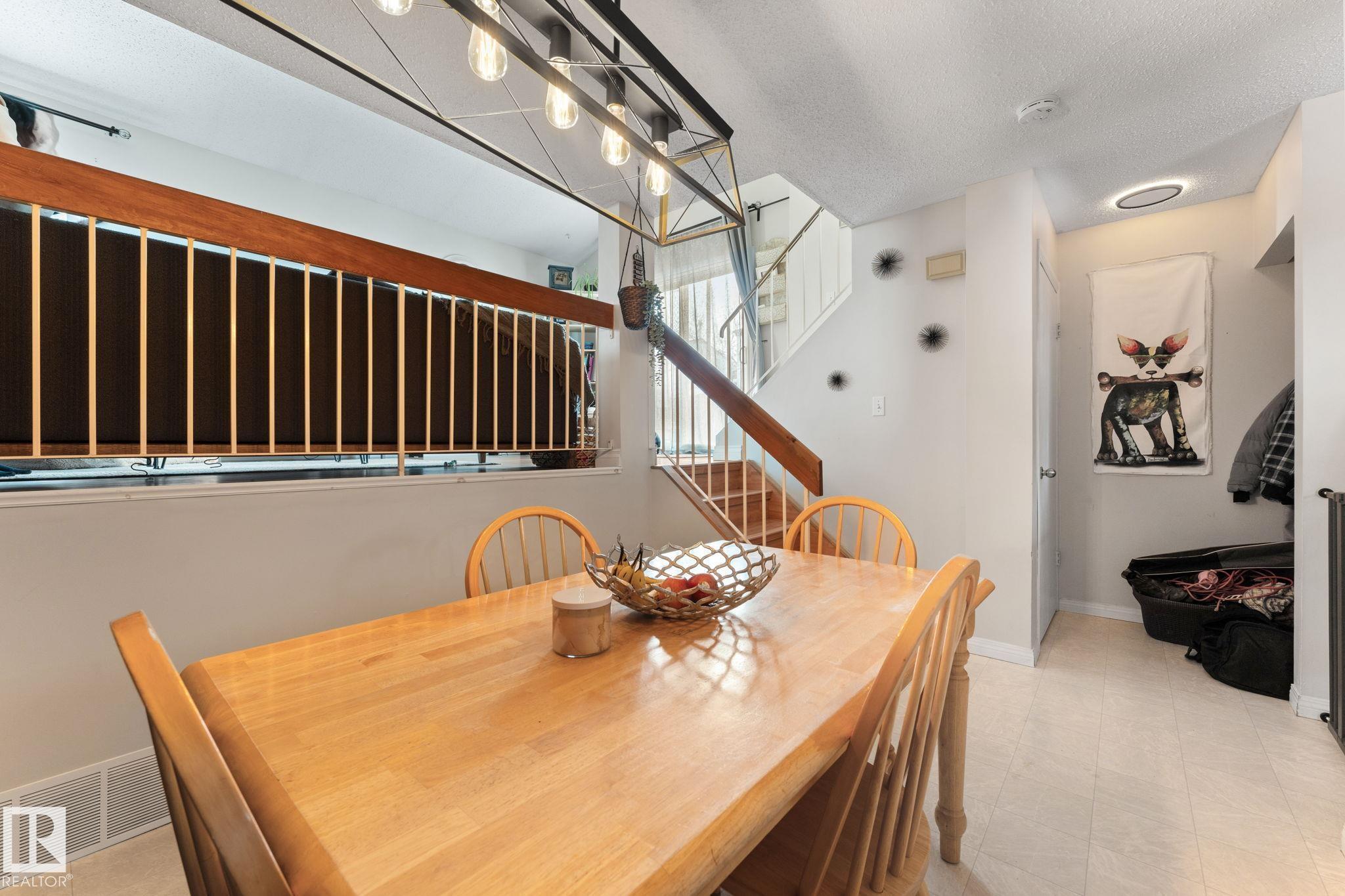 Photo 10 at 6063 35a Avenue NW, Hillview, Edmonton