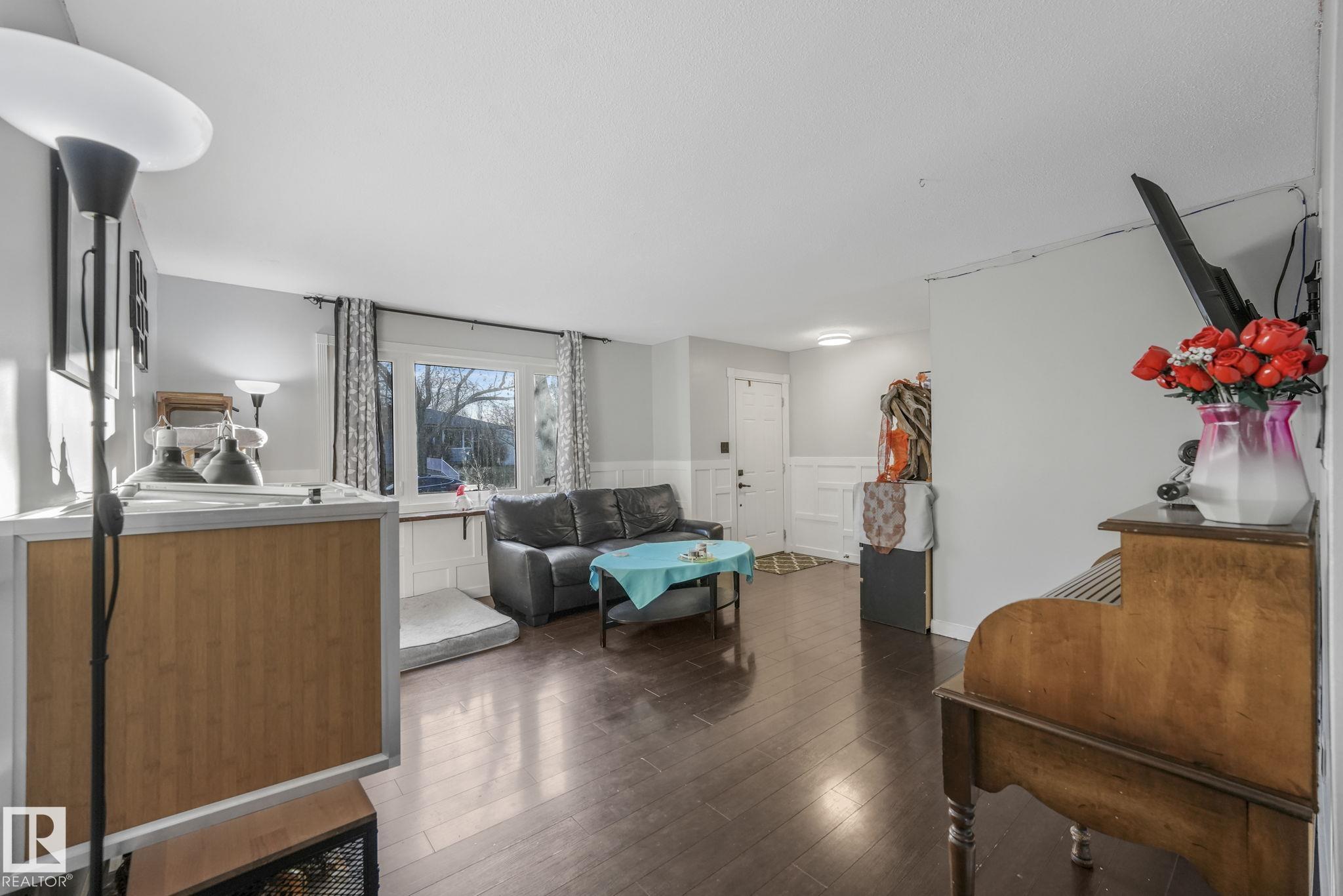 Picture for 5924 152A AV NW