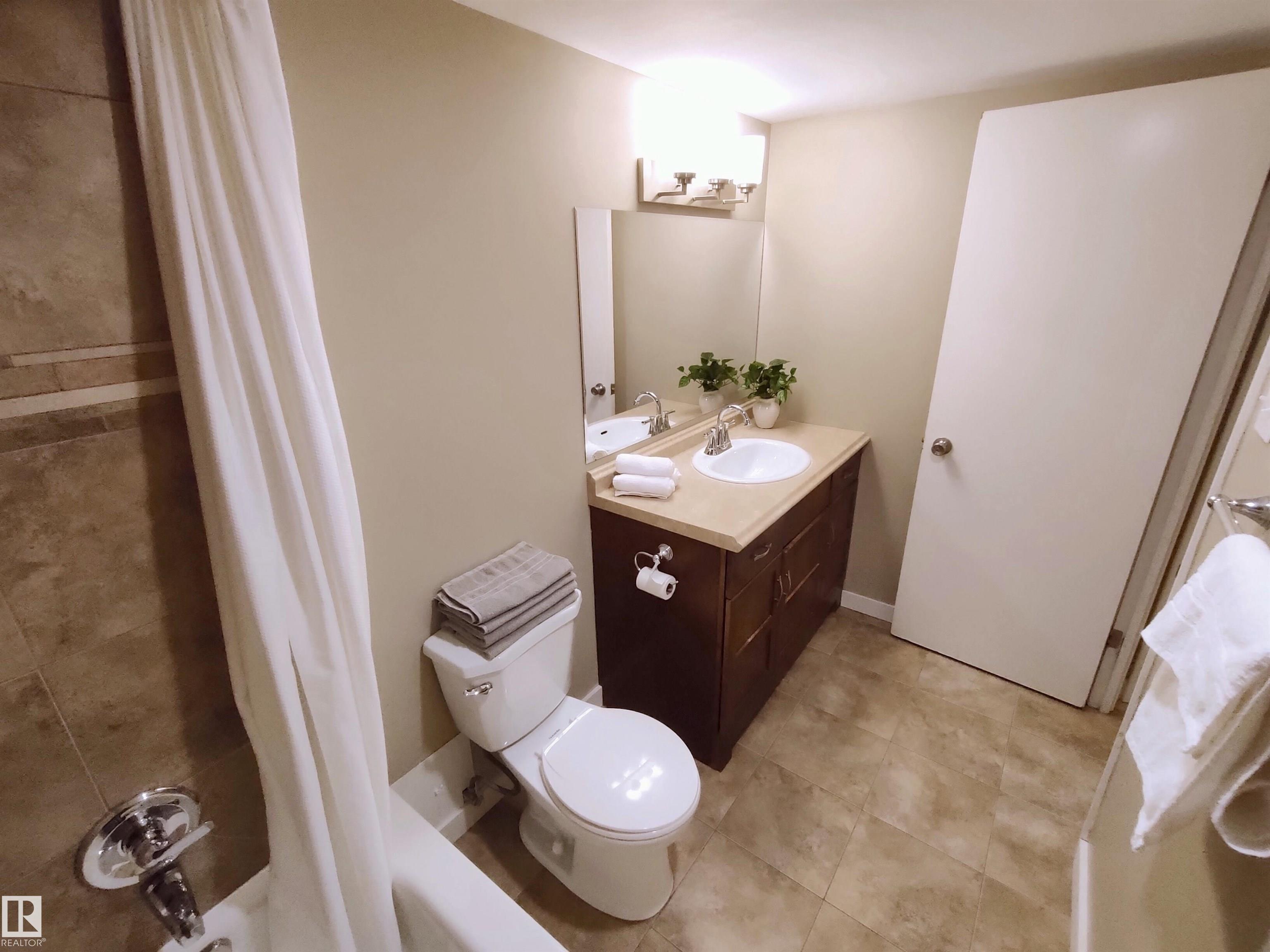 Photo 13 at 101 - 9737 112 Street NW, Wîhkwêntôwin, Edmonton