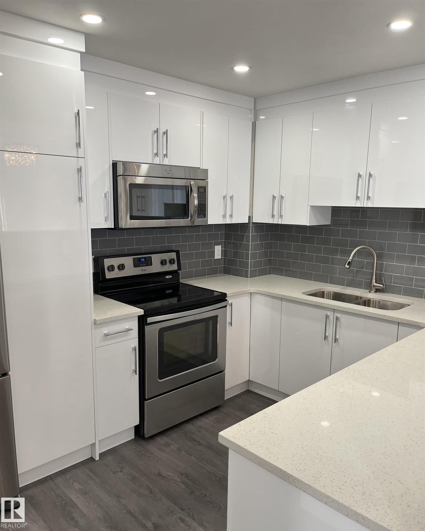 Photo 4 at 554 Willow crest NW, Lymburn, Edmonton