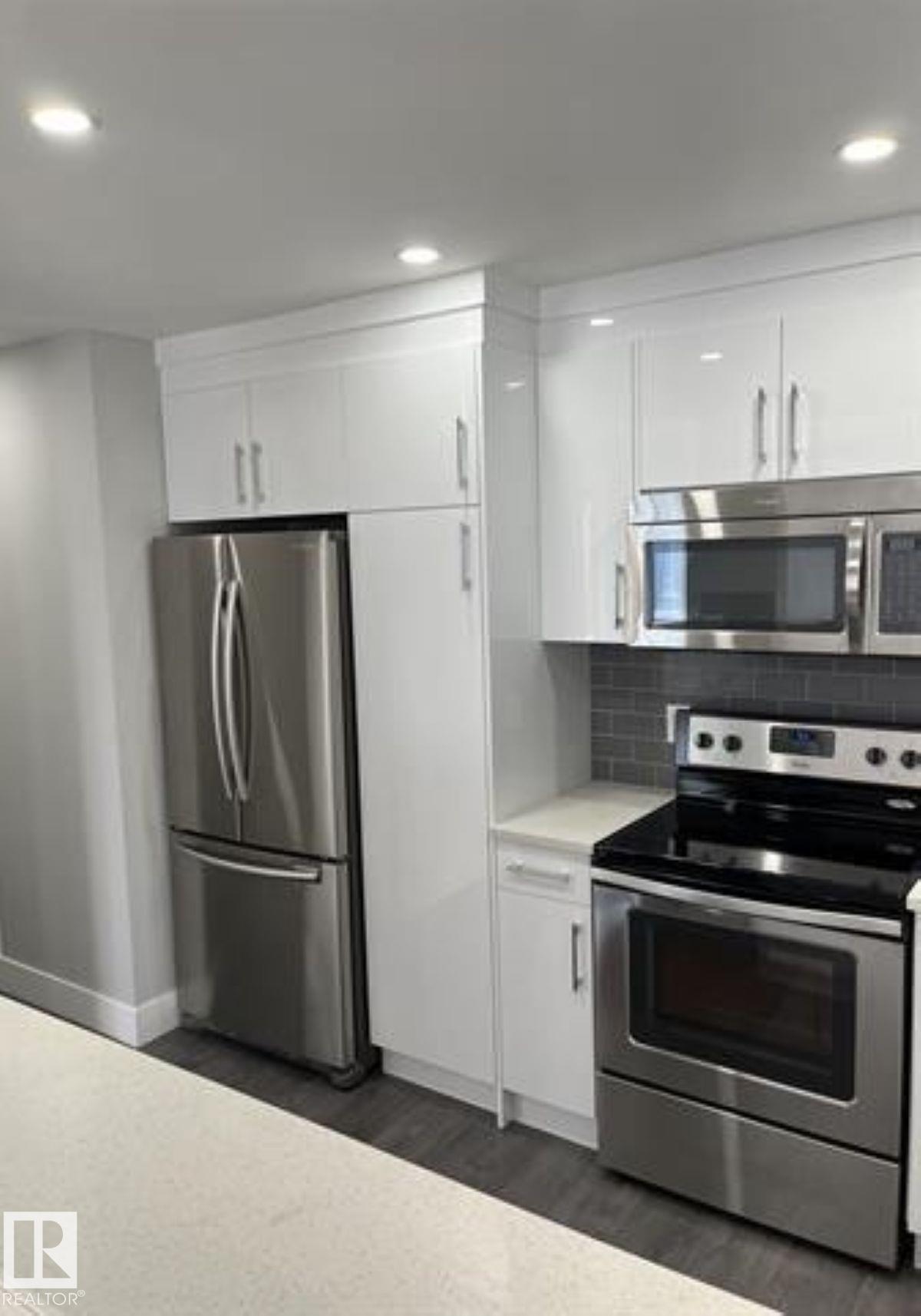 Photo 5 at 554 Willow crest NW, Lymburn, Edmonton