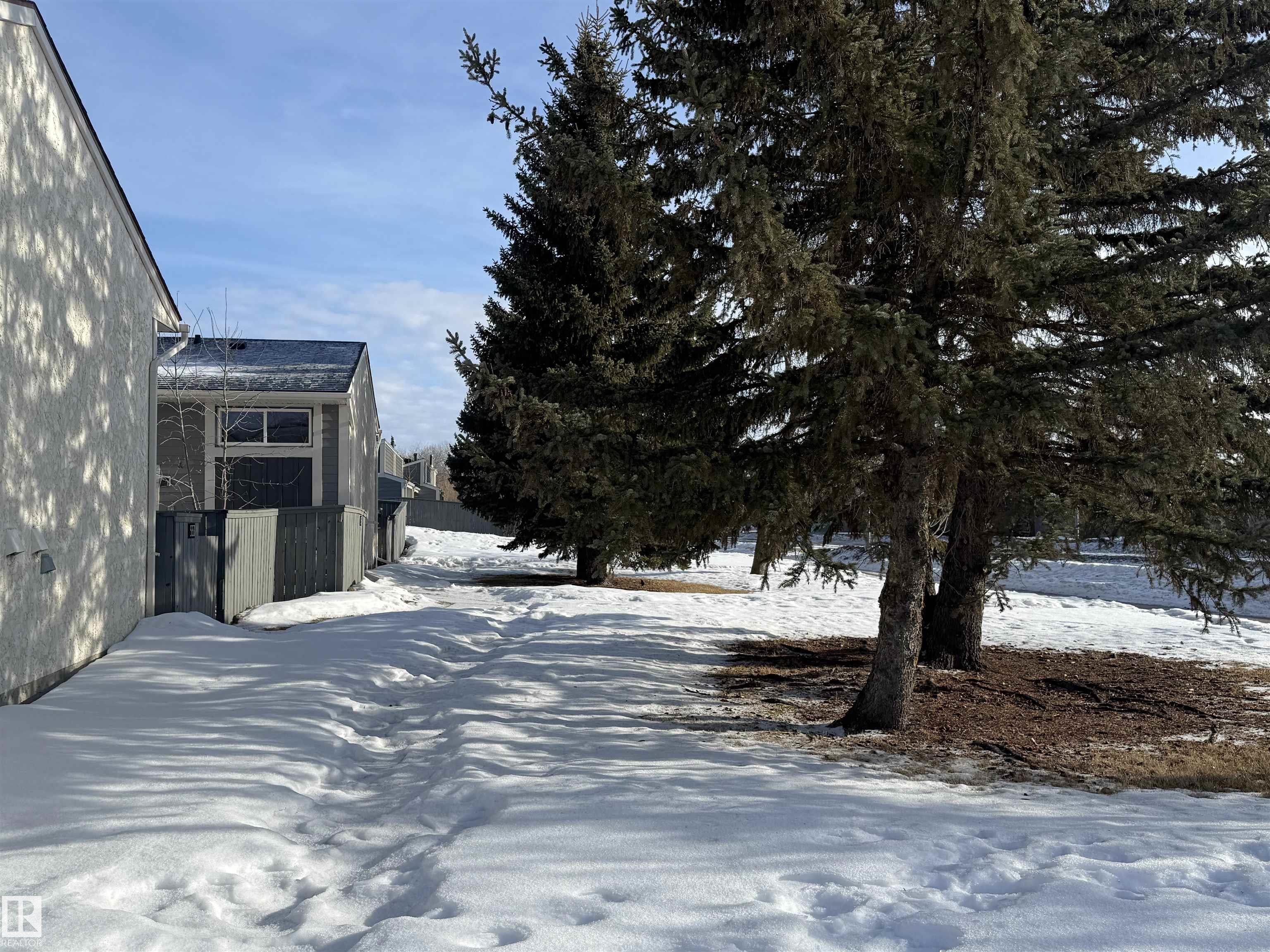 Photo 9 at 554 Willow crest NW, Lymburn, Edmonton