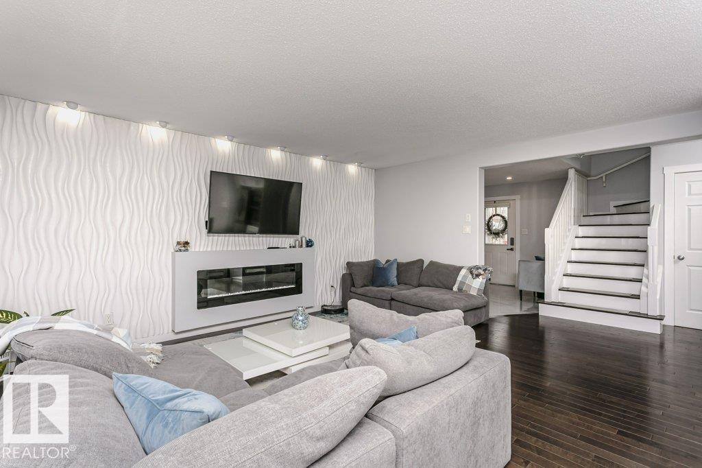 Photo 9 at 16109 137a Street NW, Carlton, Edmonton