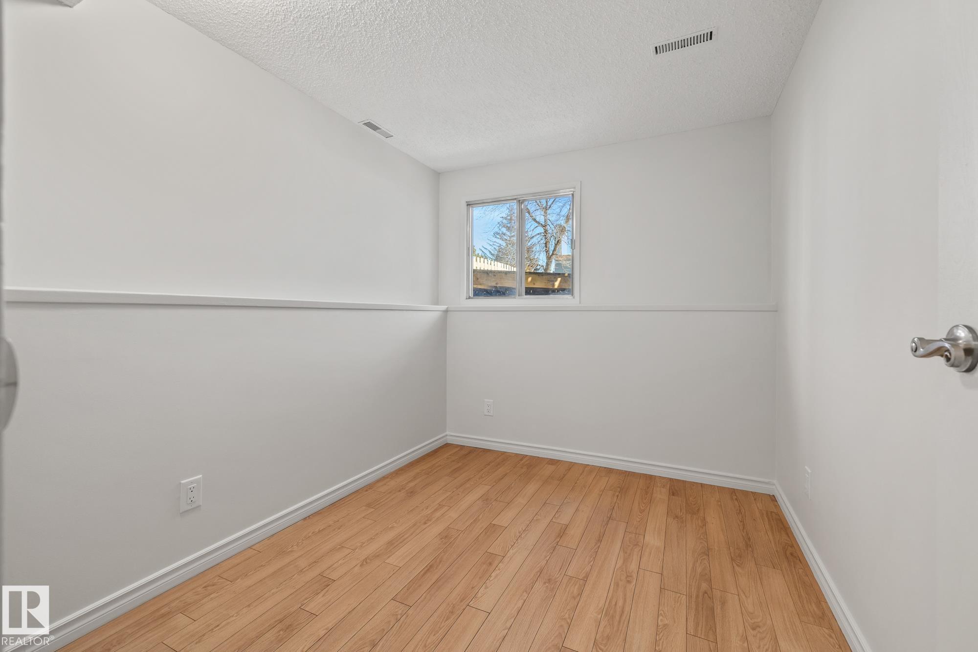 Photo 13 at 3543 46 Street NW, Minchau, Edmonton