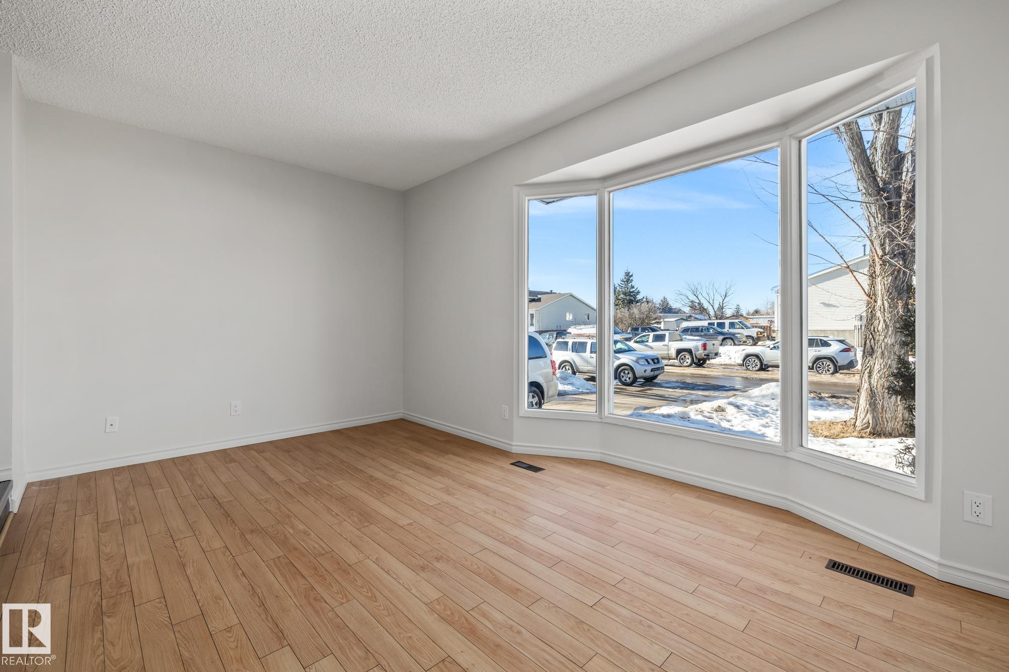 Photo 17 at 3543 46 Street NW, Minchau, Edmonton