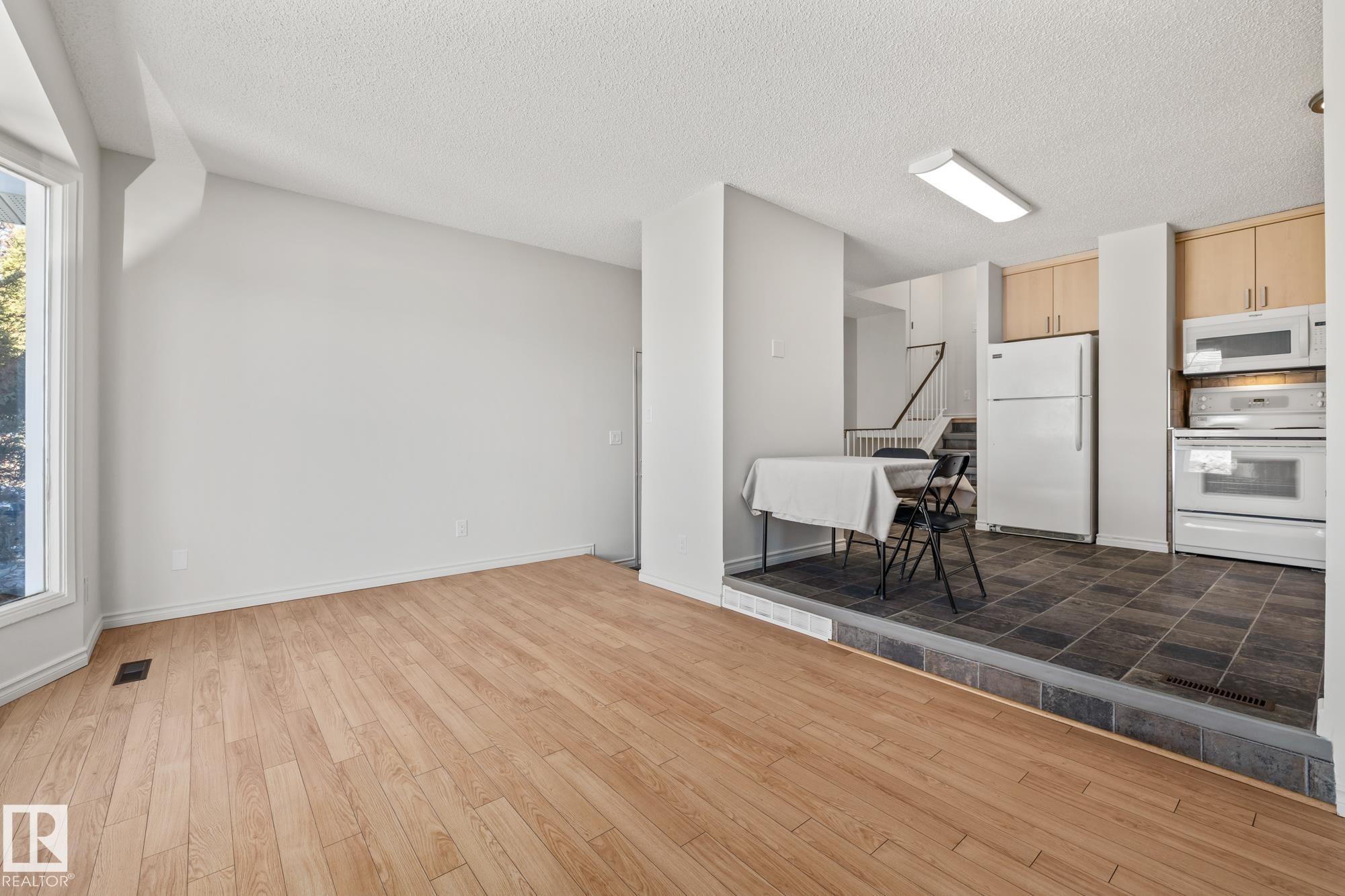 Photo 4 at 3543 46 Street NW, Minchau, Edmonton