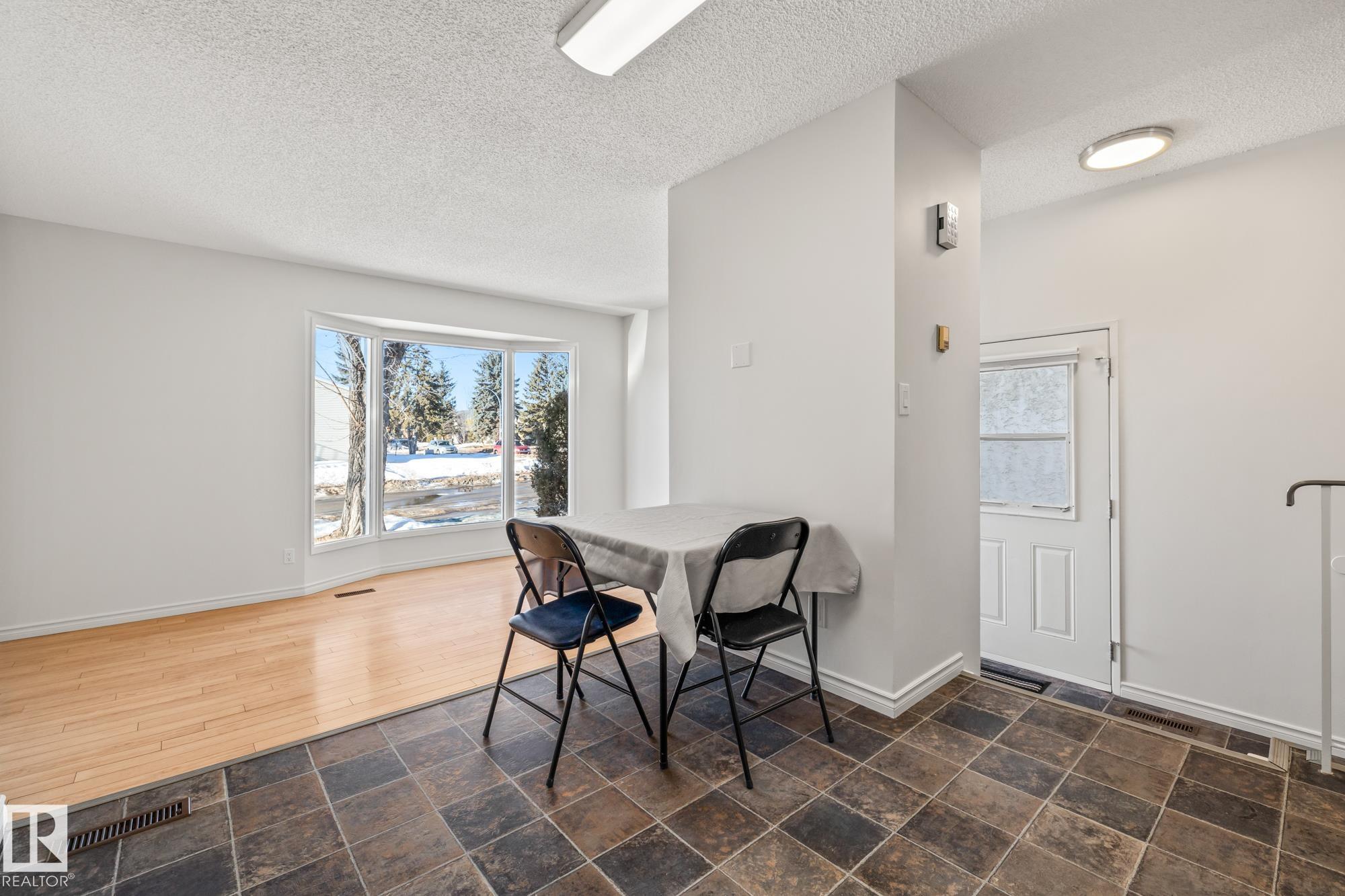 Photo 6 at 3543 46 Street NW, Minchau, Edmonton