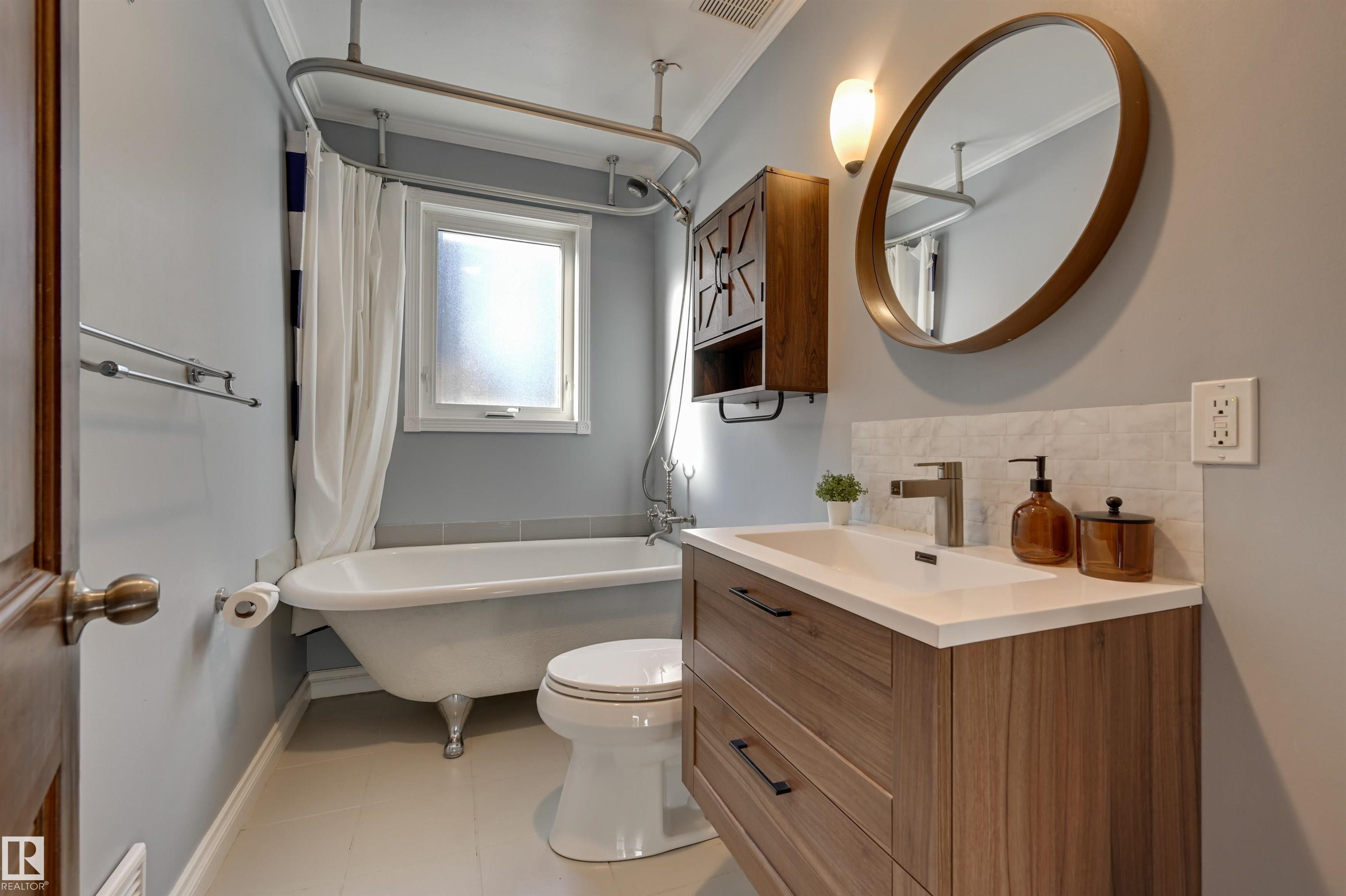 Photo 13 at 10911 66 Avenue NW, Parkallen, Edmonton