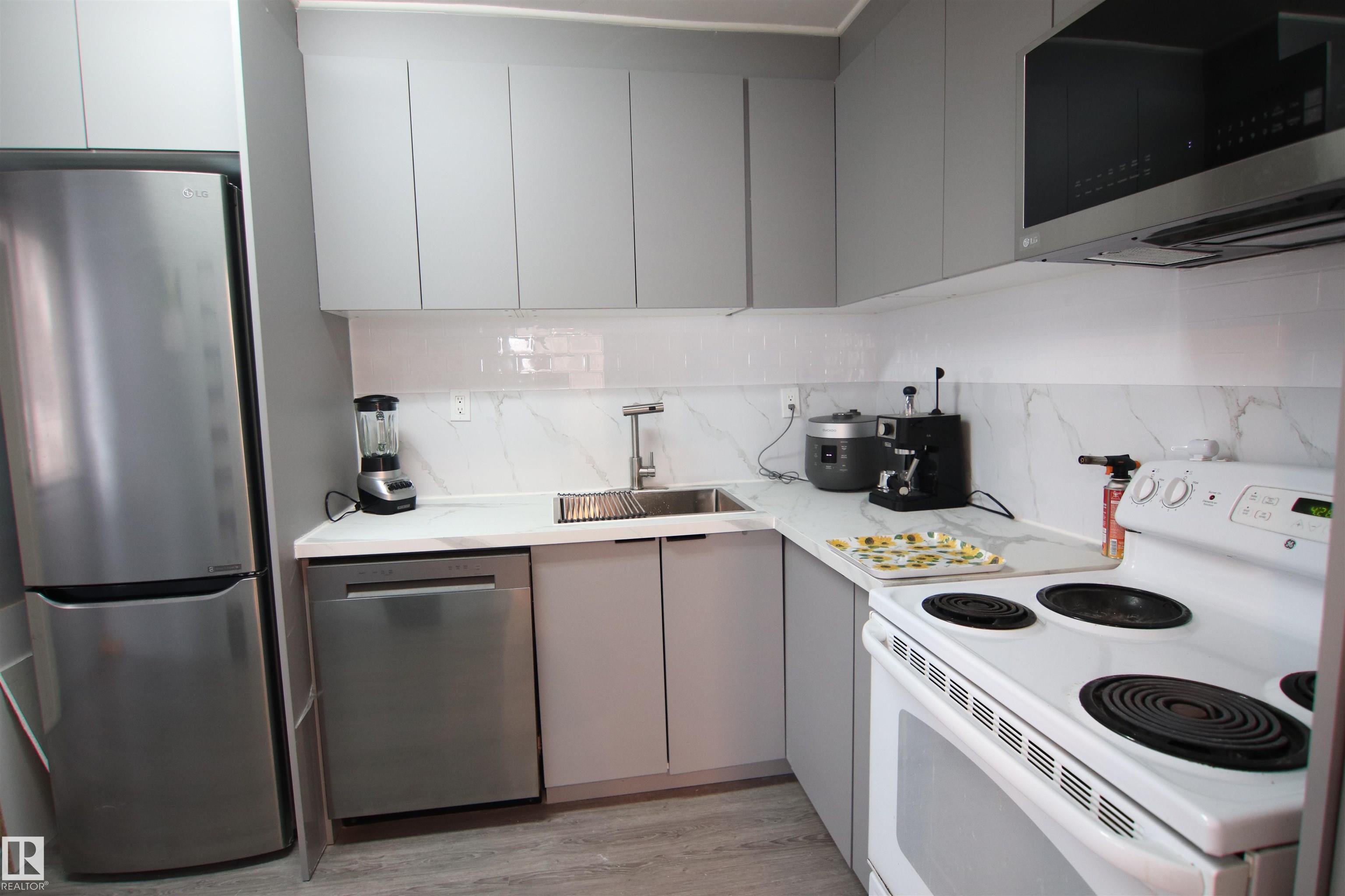 Photo 6 at 11161 67 Street NW, Highlands, Edmonton