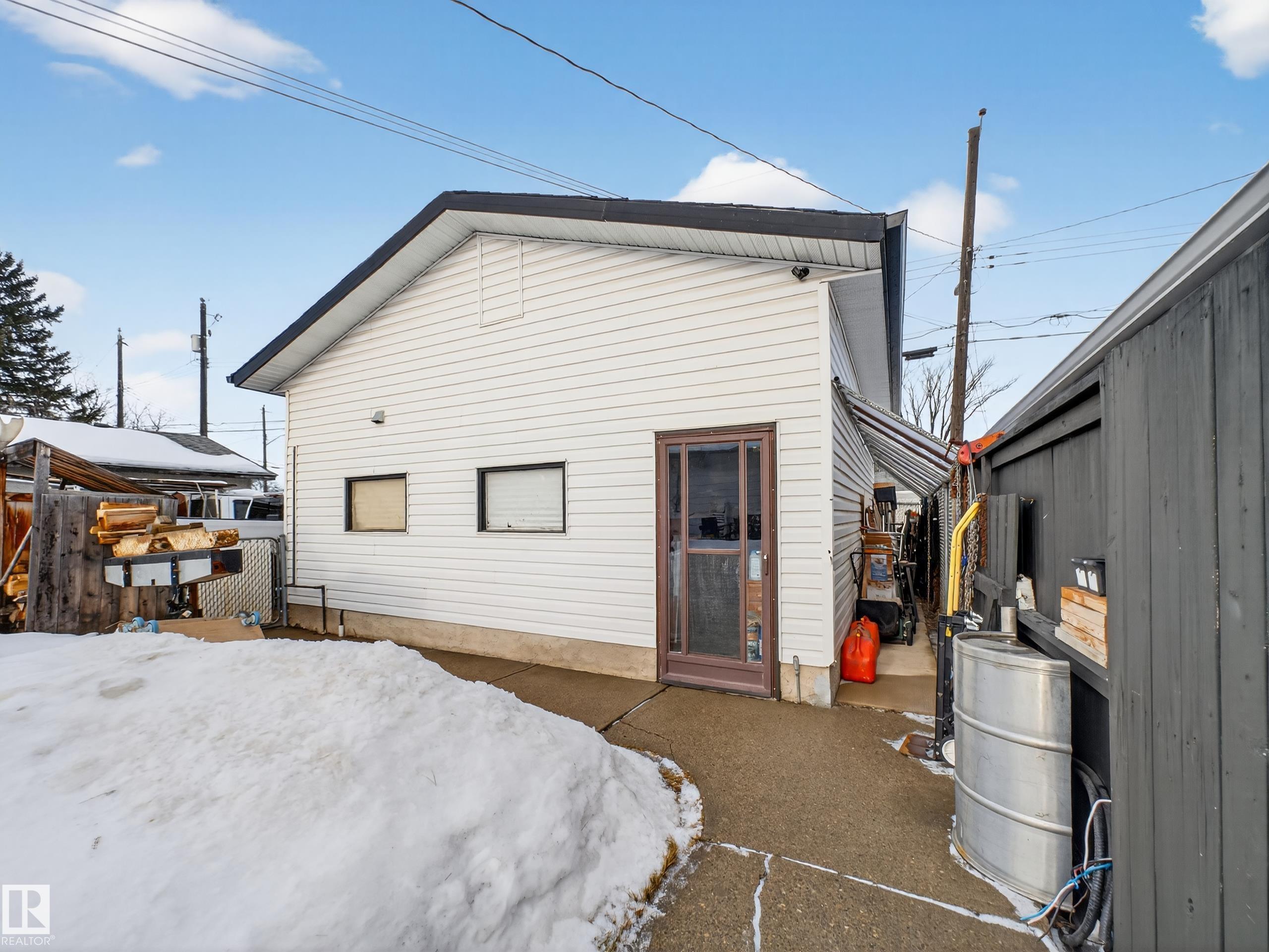 Picture for 16050 95 AV NW