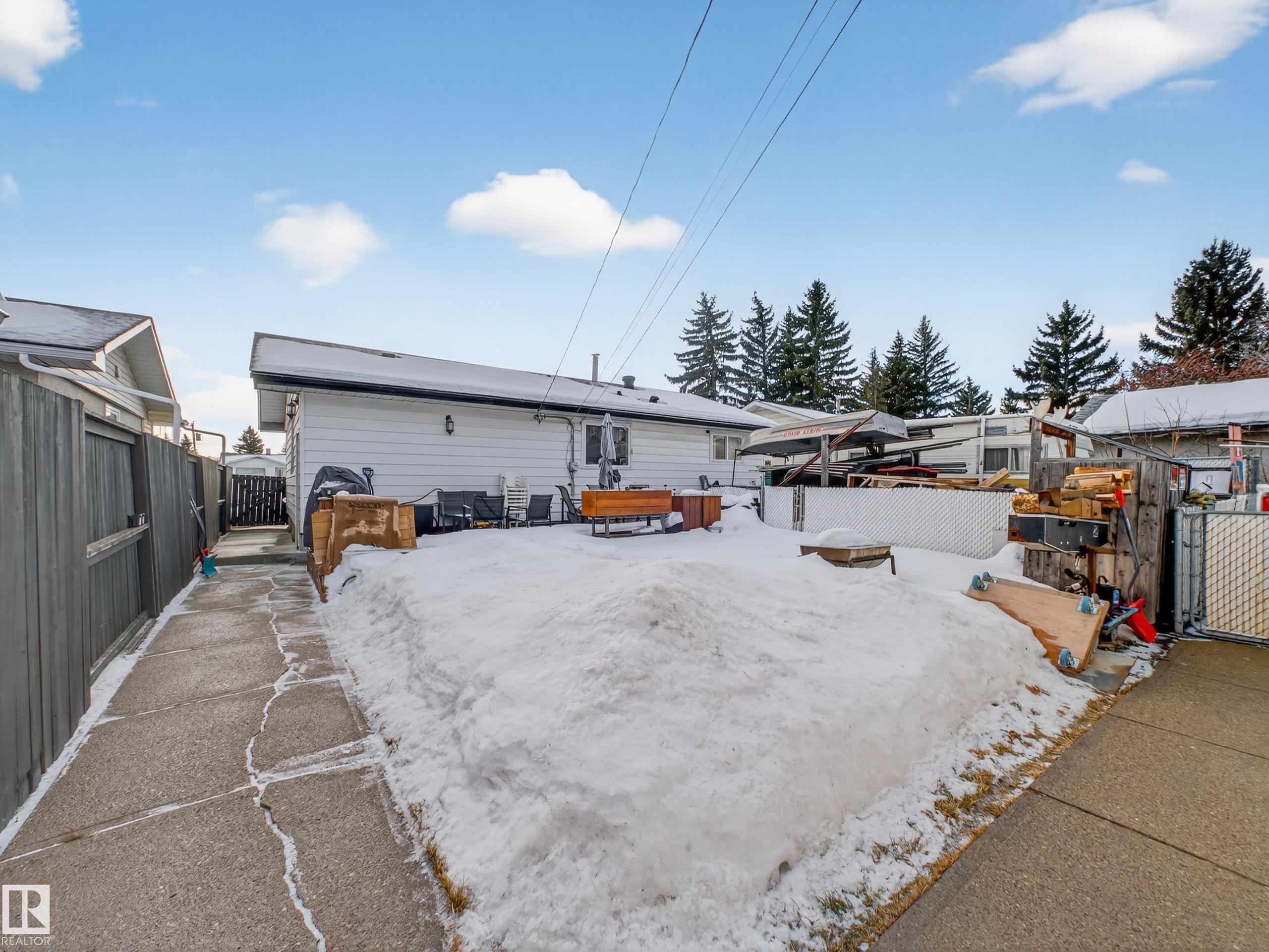 Picture for 16050 95 AV NW