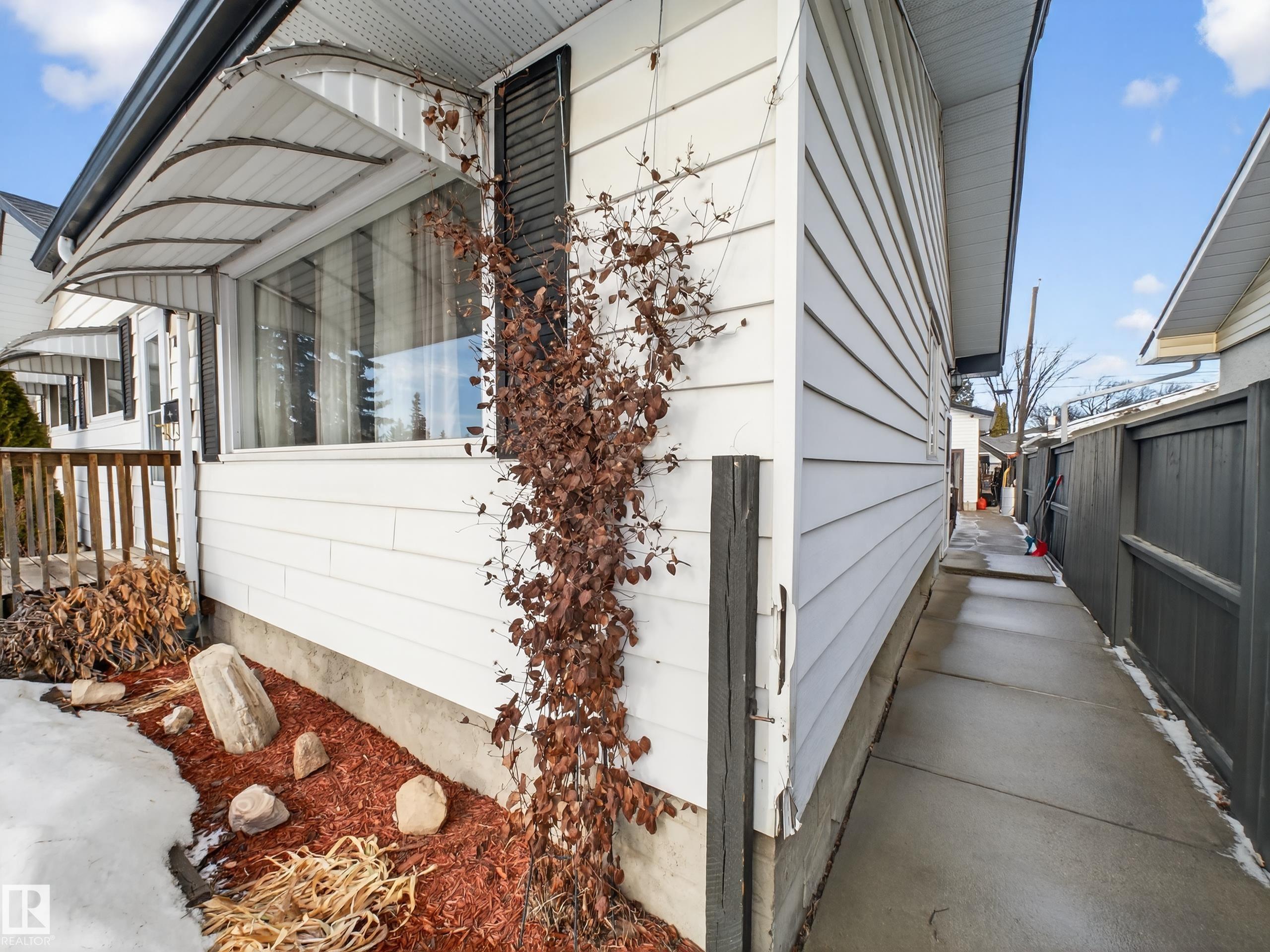 Picture for 16050 95 AV NW