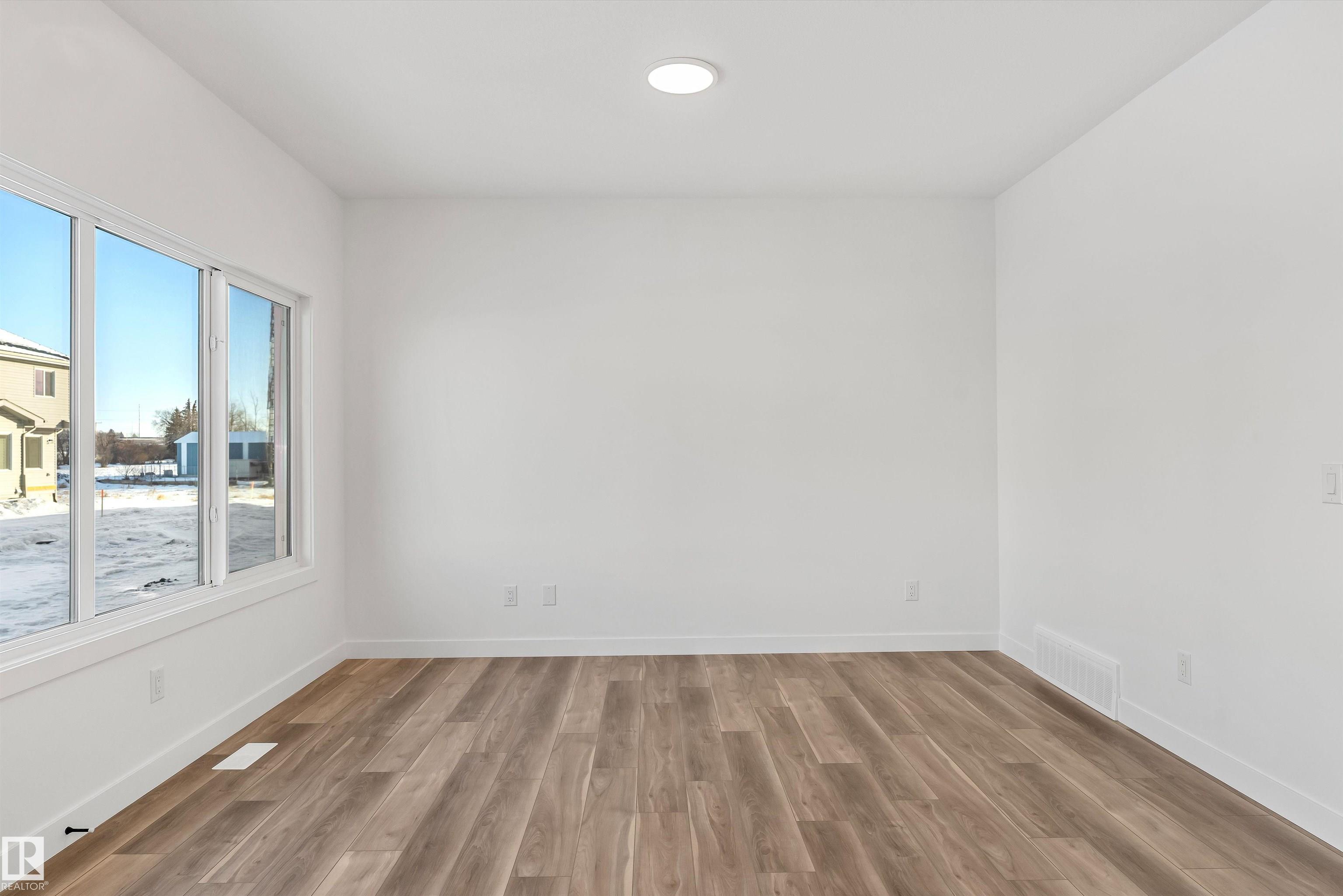 https://zimg.paragon.ice.com/ParagonImages/Property/PM/RAE/225385497/11/0/0/930f45317c4b23e35188b2d3b07c3e25/1/766d53664af243e522b48a344698173e/225385497-d6edb1ae-5017-4918-8698-88ad66d0cbb1.JPG